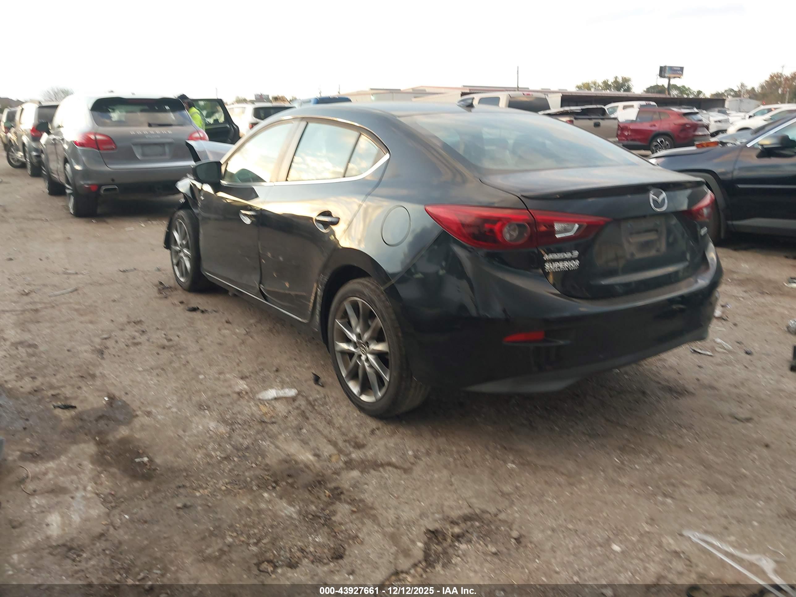 MAZDA MAZDA3 image 3