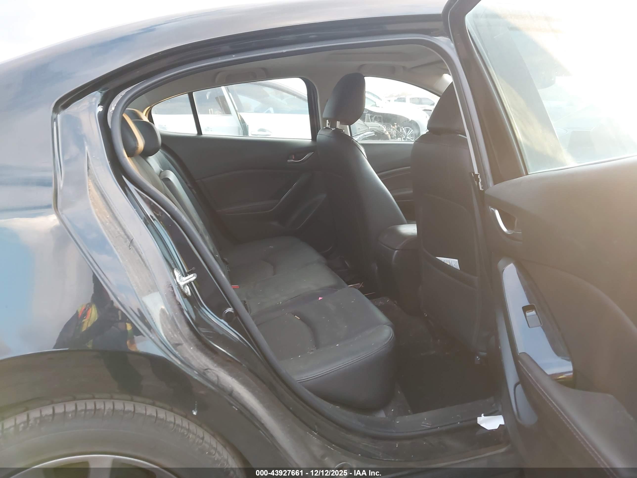 MAZDA MAZDA3 image 8