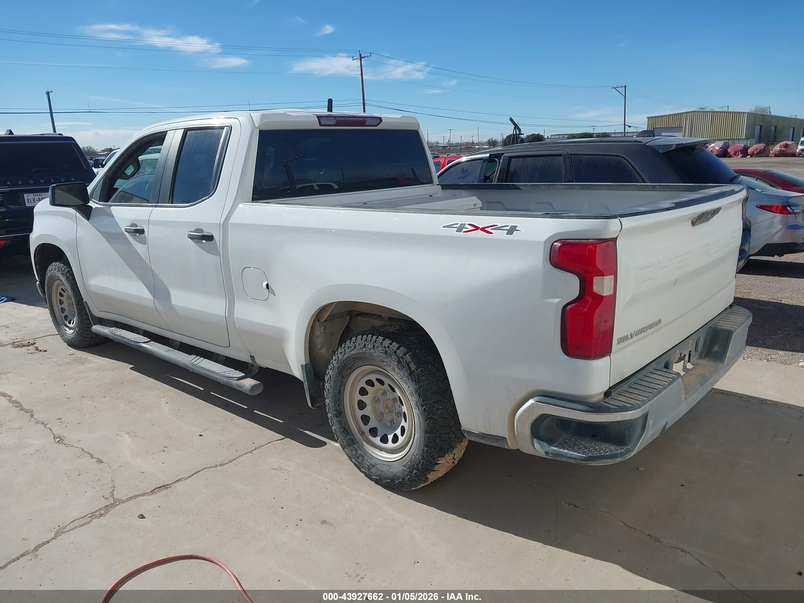 CHEVROLET SILVERADO image 3
