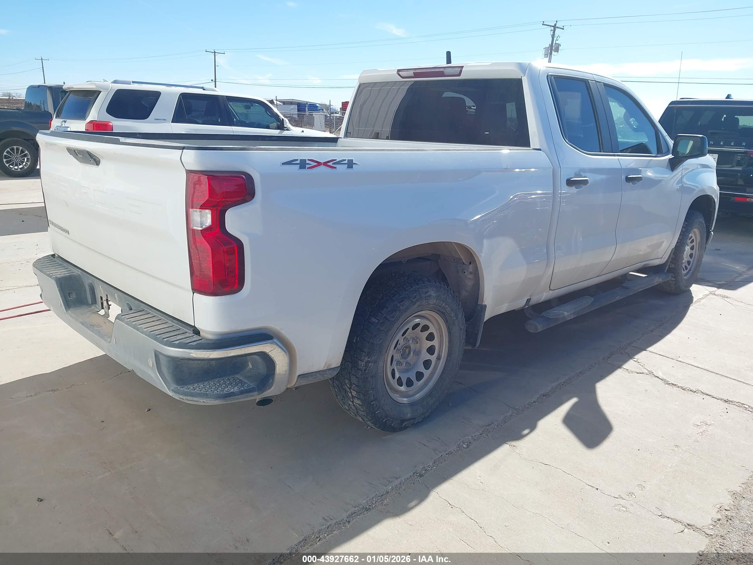 CHEVROLET SILVERADO image 4