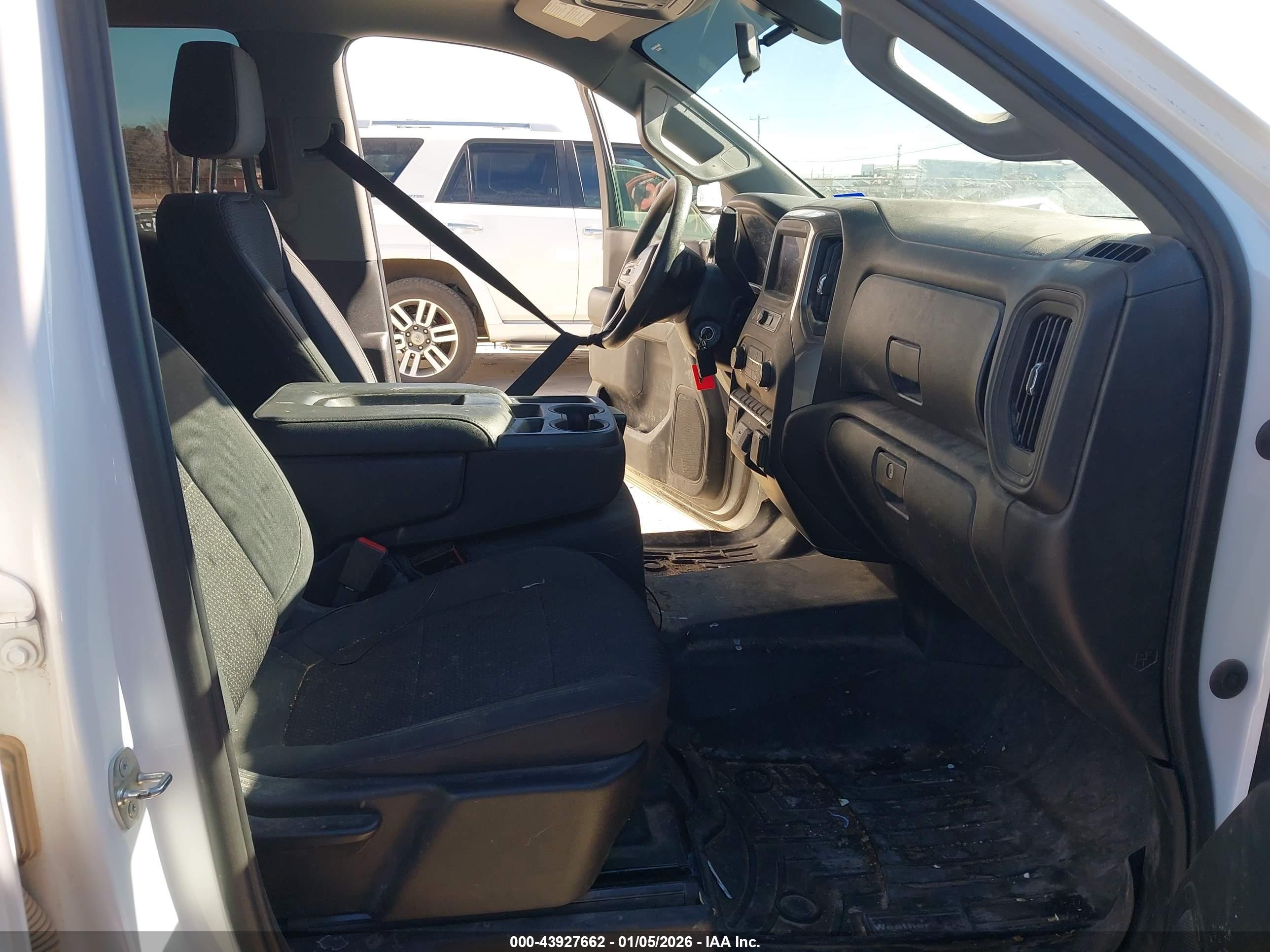 CHEVROLET SILVERADO image 5