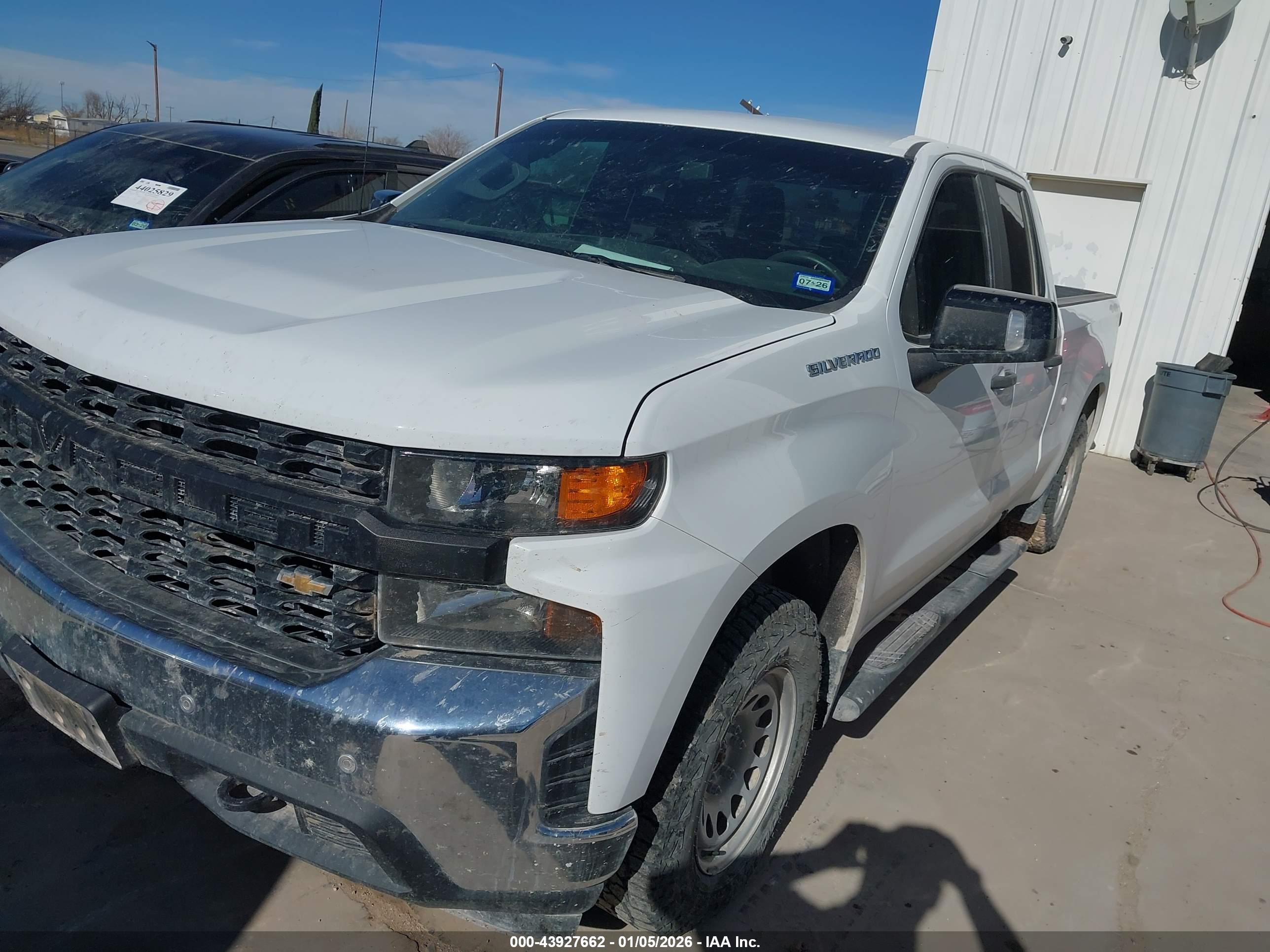 CHEVROLET SILVERADO image 6