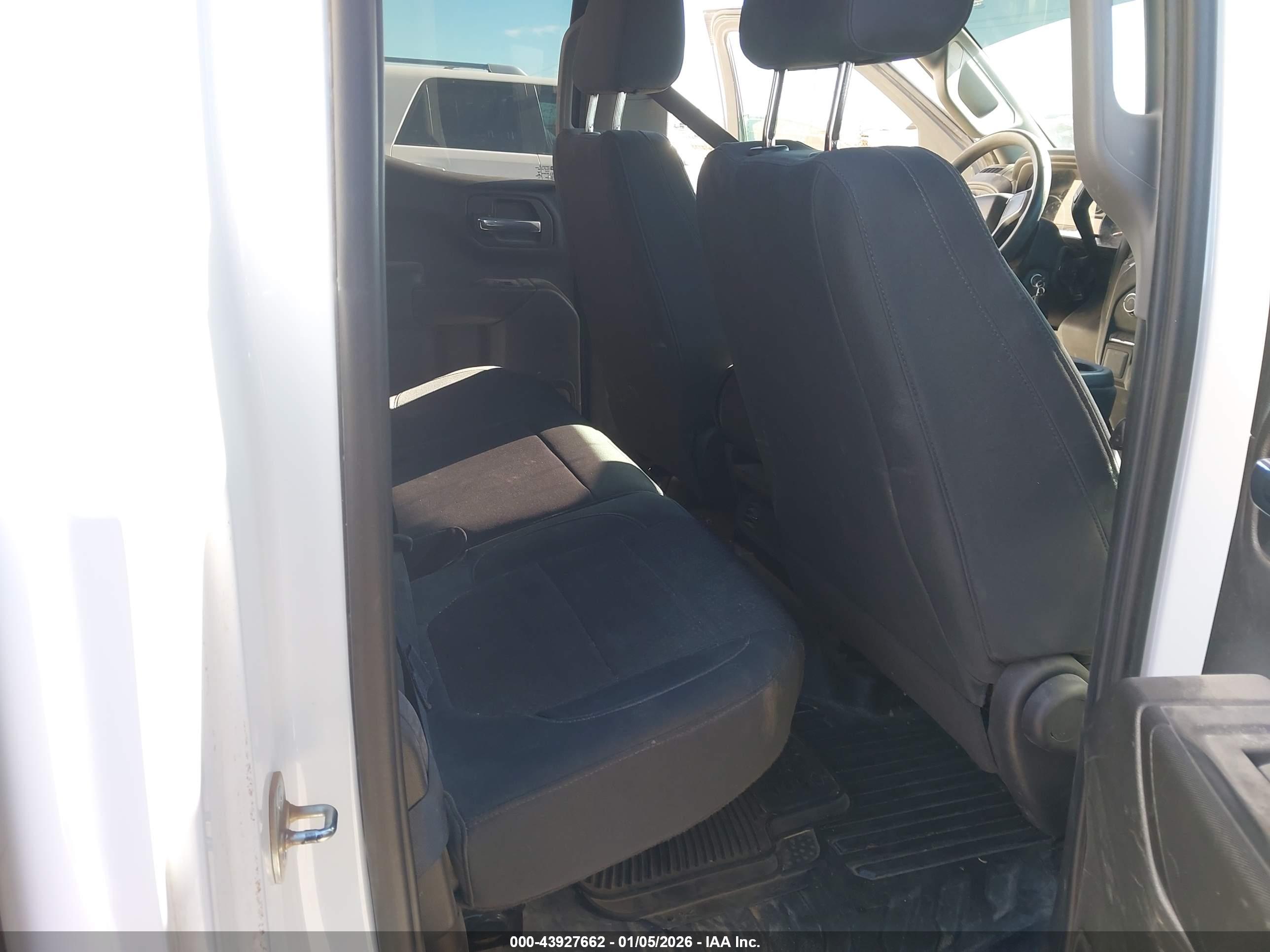 CHEVROLET SILVERADO image 8