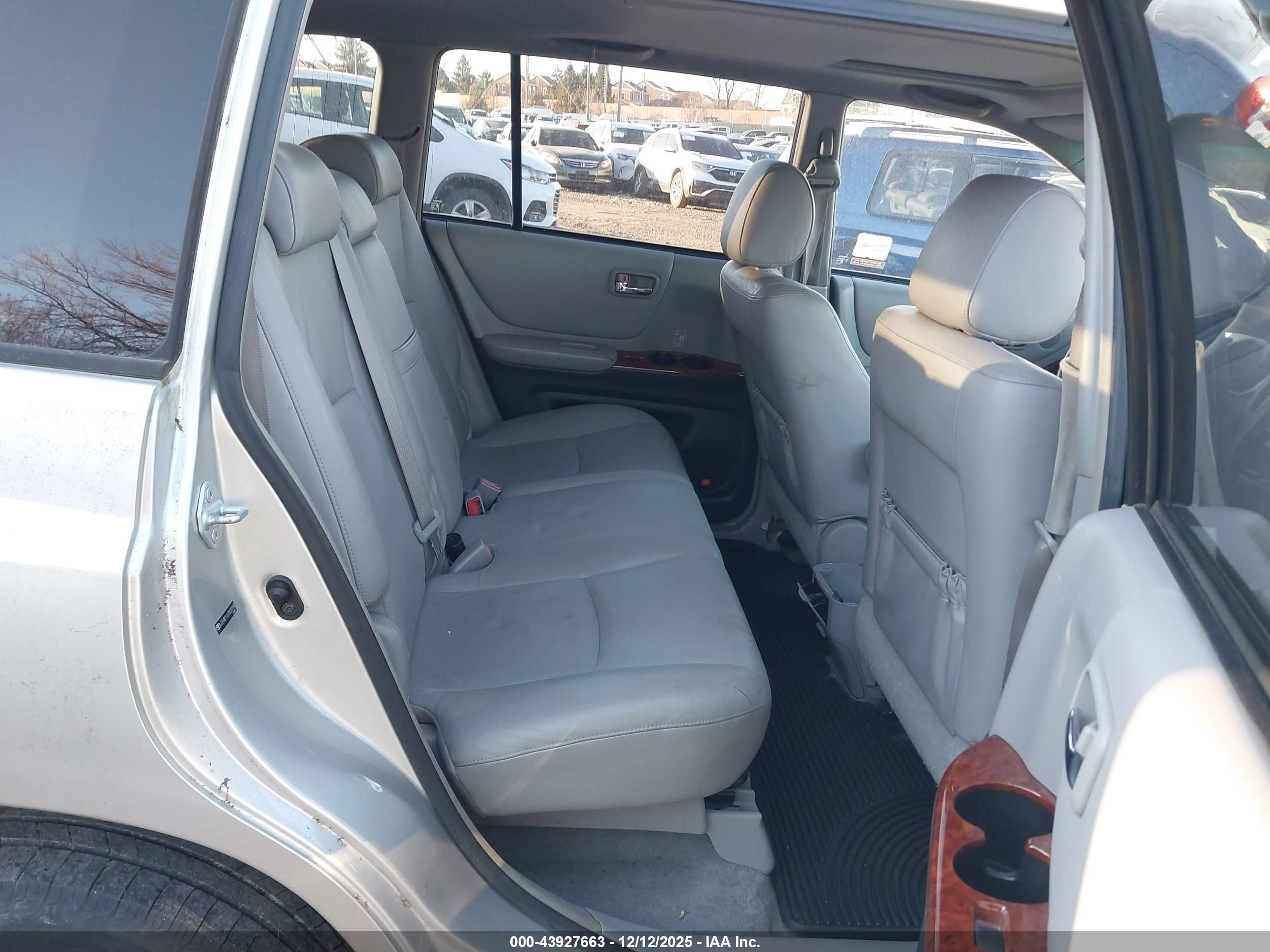 TOYOTA HIGHLANDER image 8