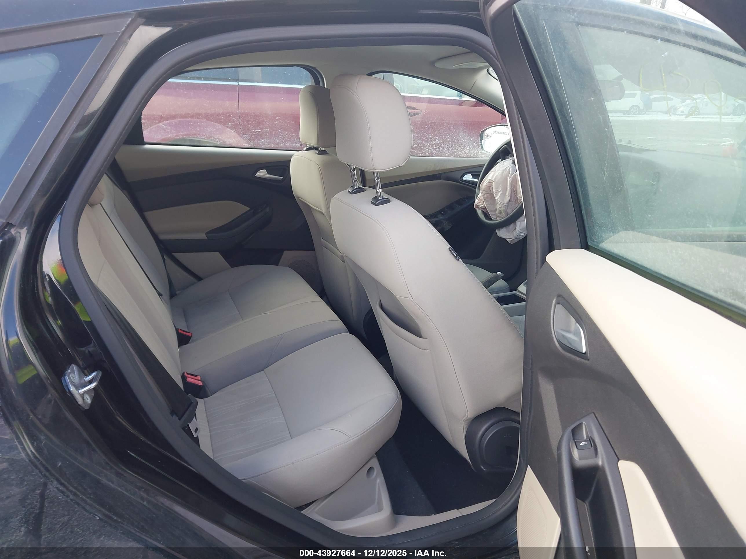 FORD FOCUS image 8