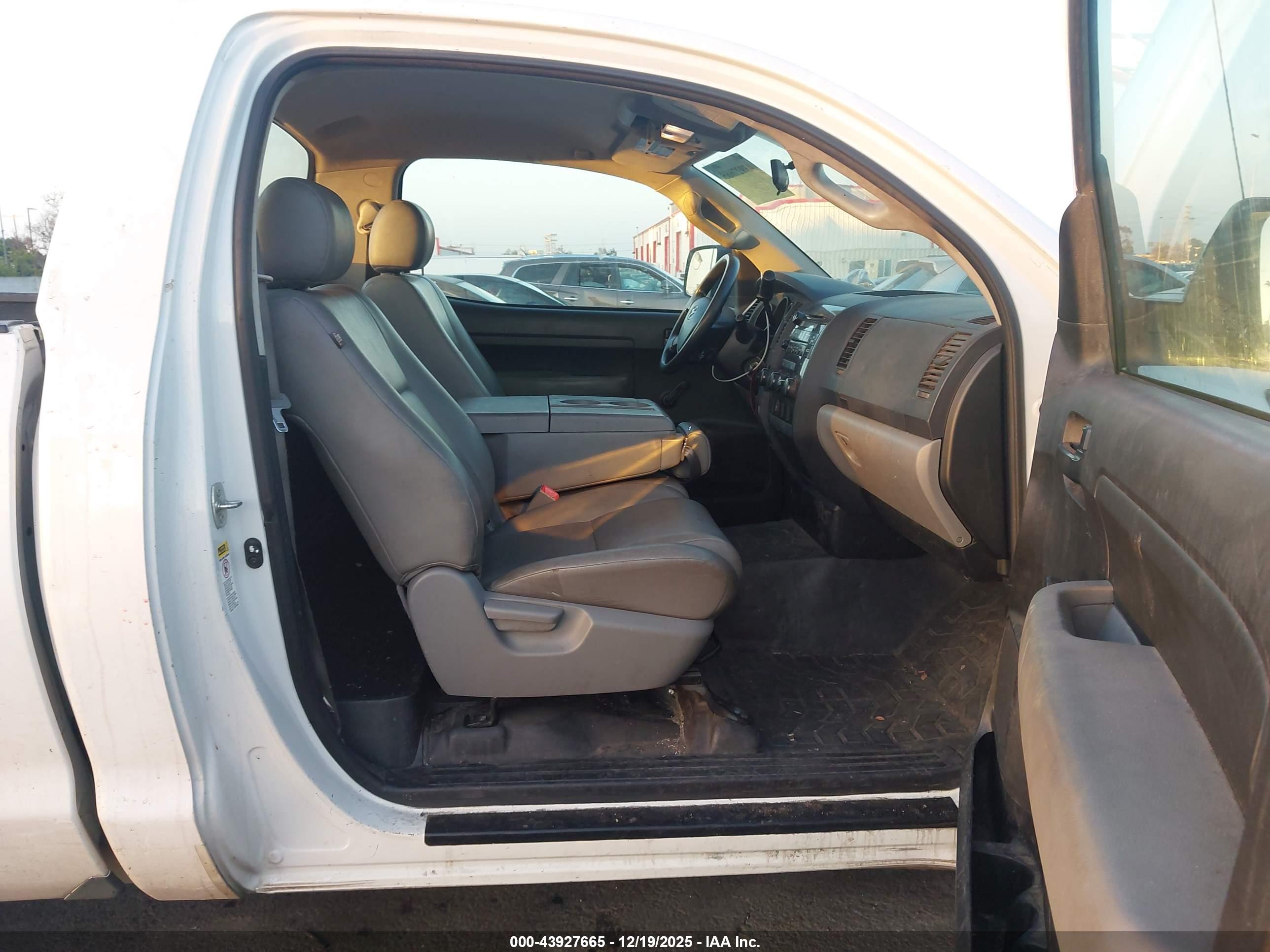 TOYOTA TUNDRA image 5