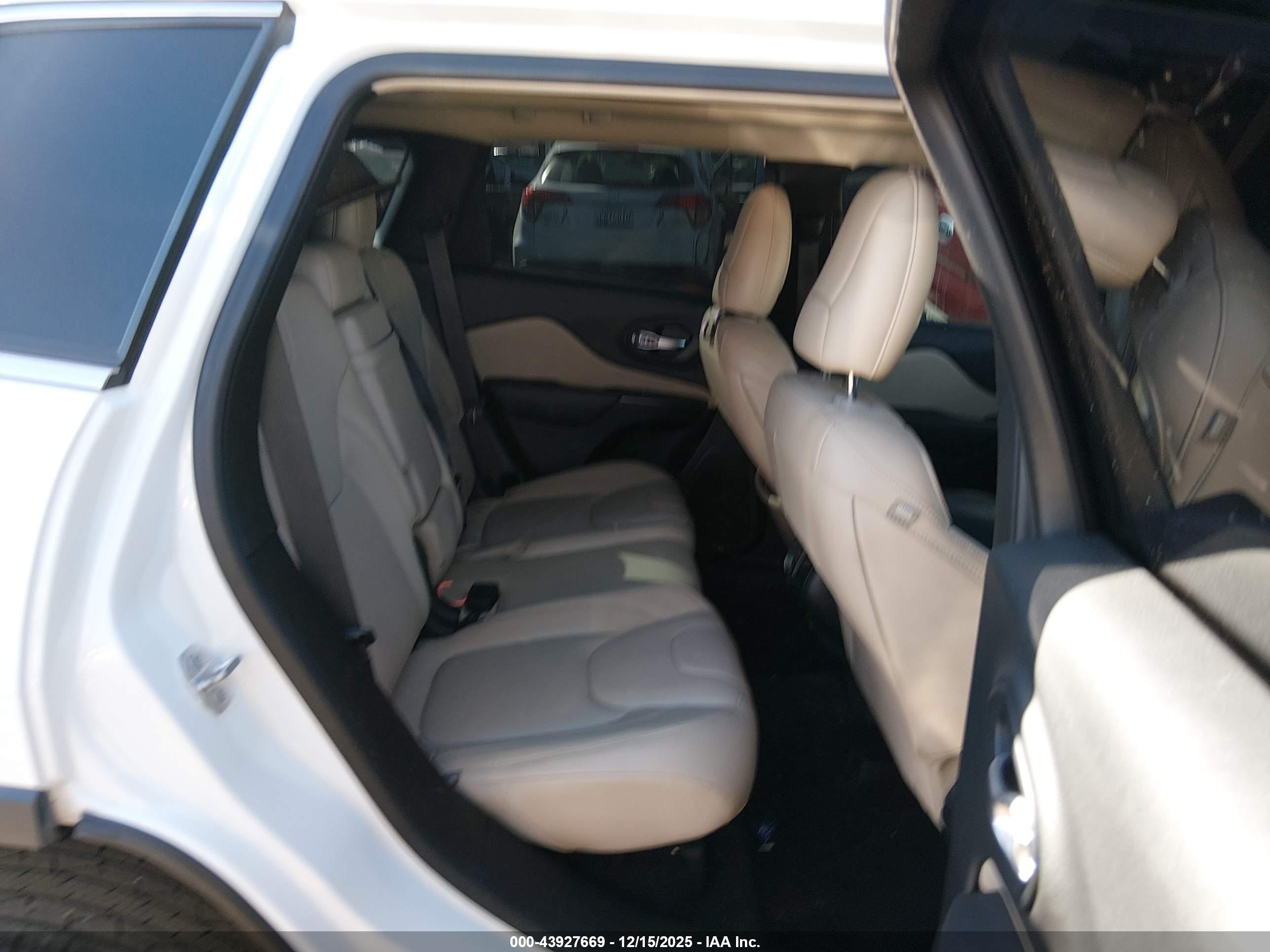 JEEP CHEROKEE image 8