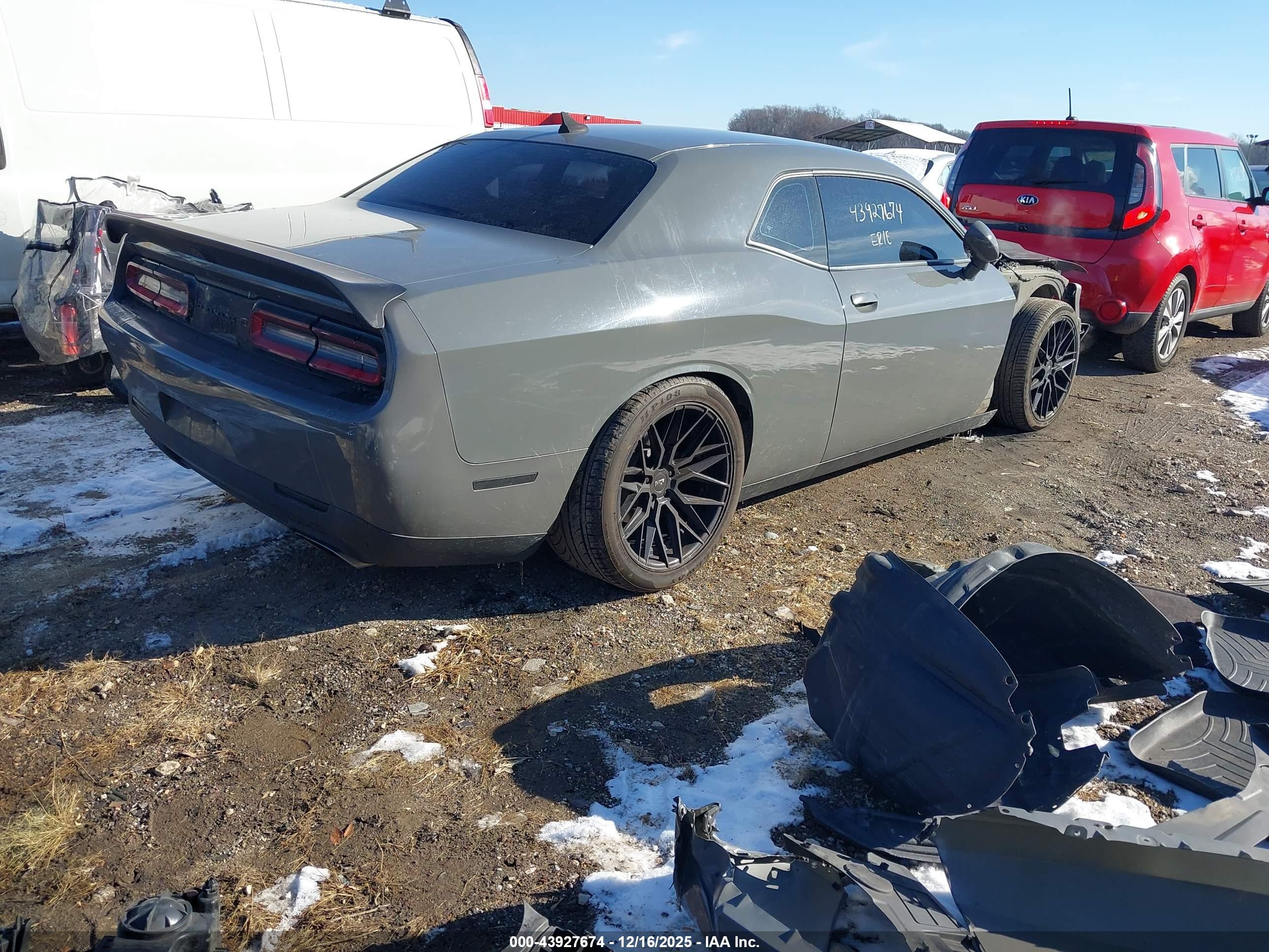 DODGE CHALLENGER image 4