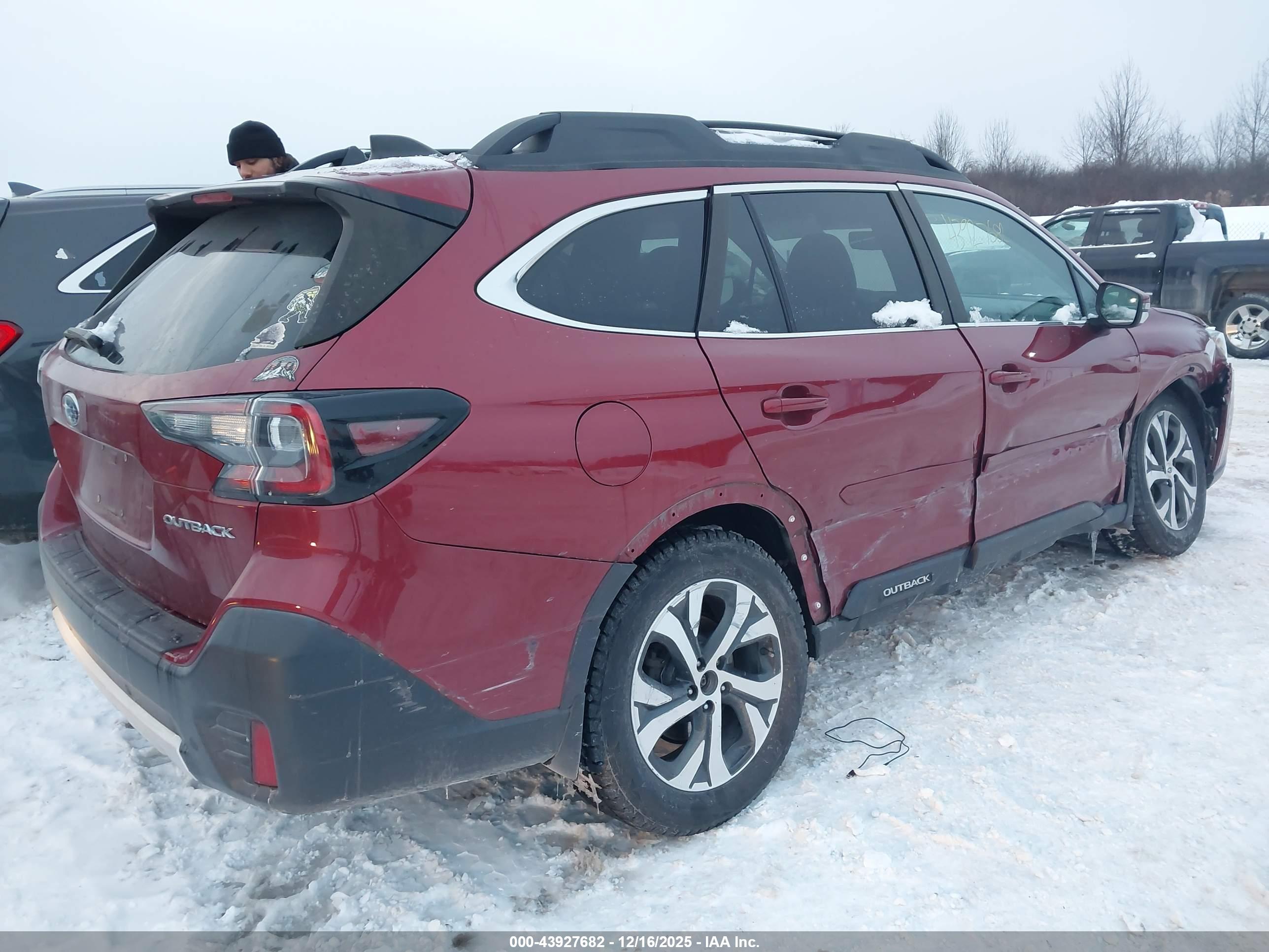 SUBARU OUTBACK image 4