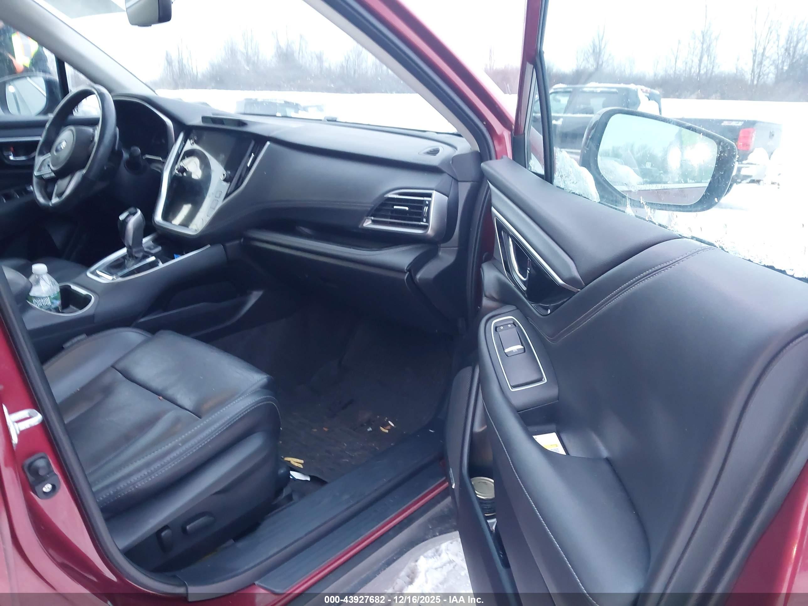 SUBARU OUTBACK image 5