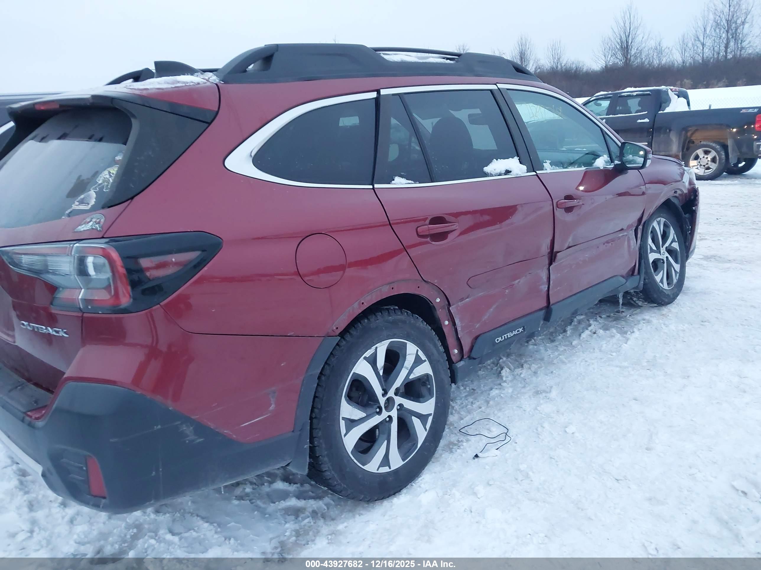 SUBARU OUTBACK image 6