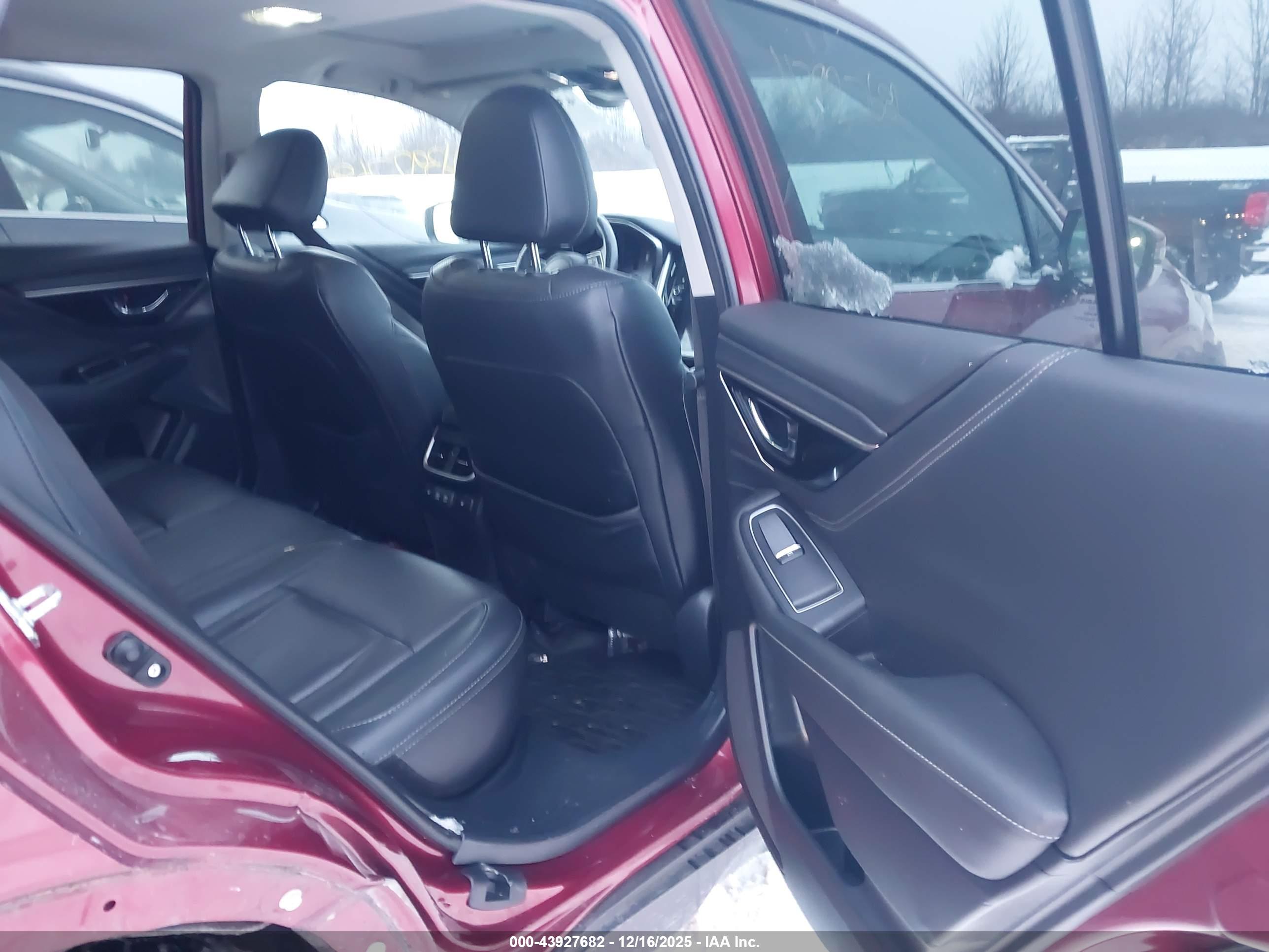 SUBARU OUTBACK image 8