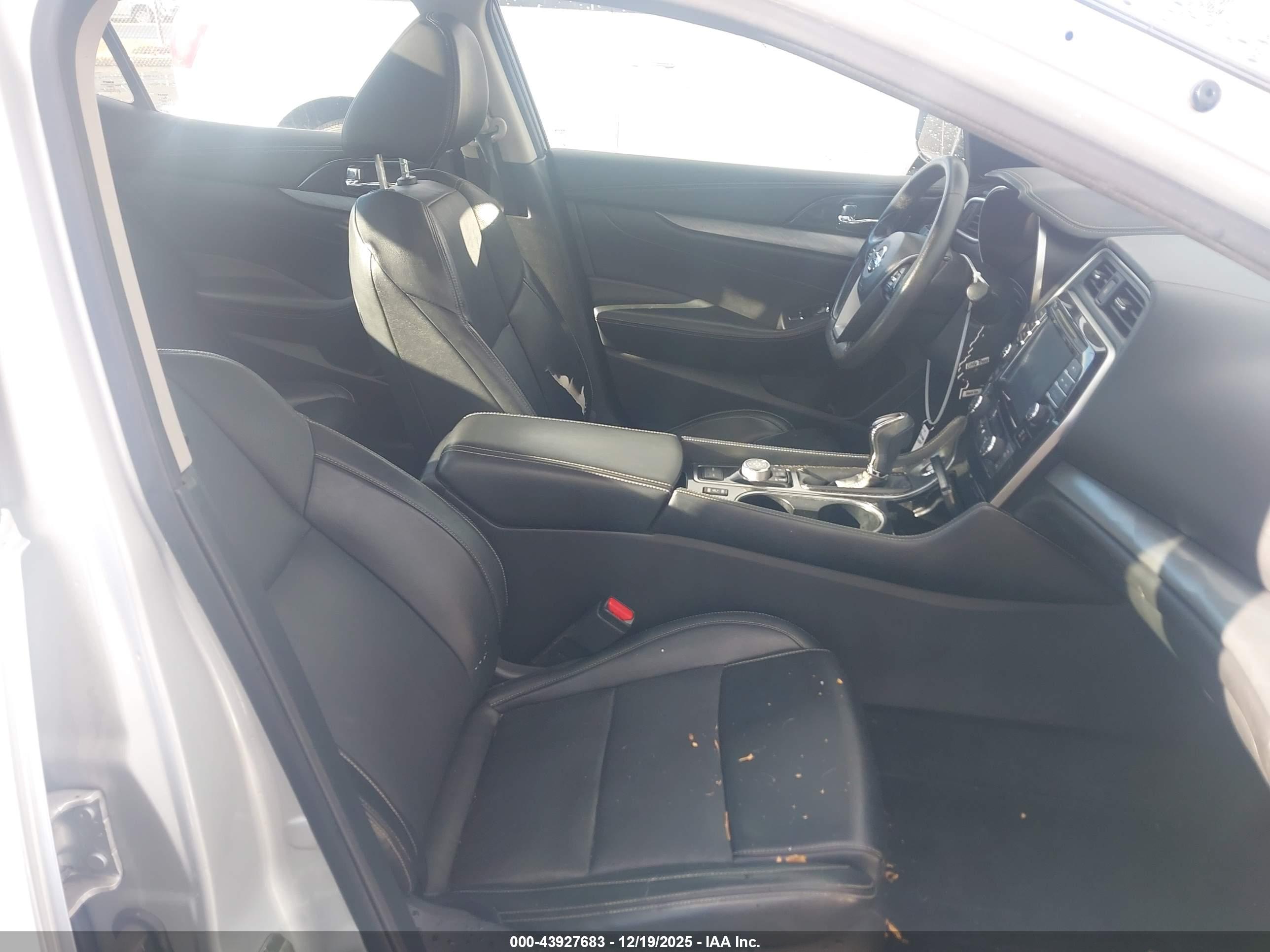 NISSAN MAXIMA image 5