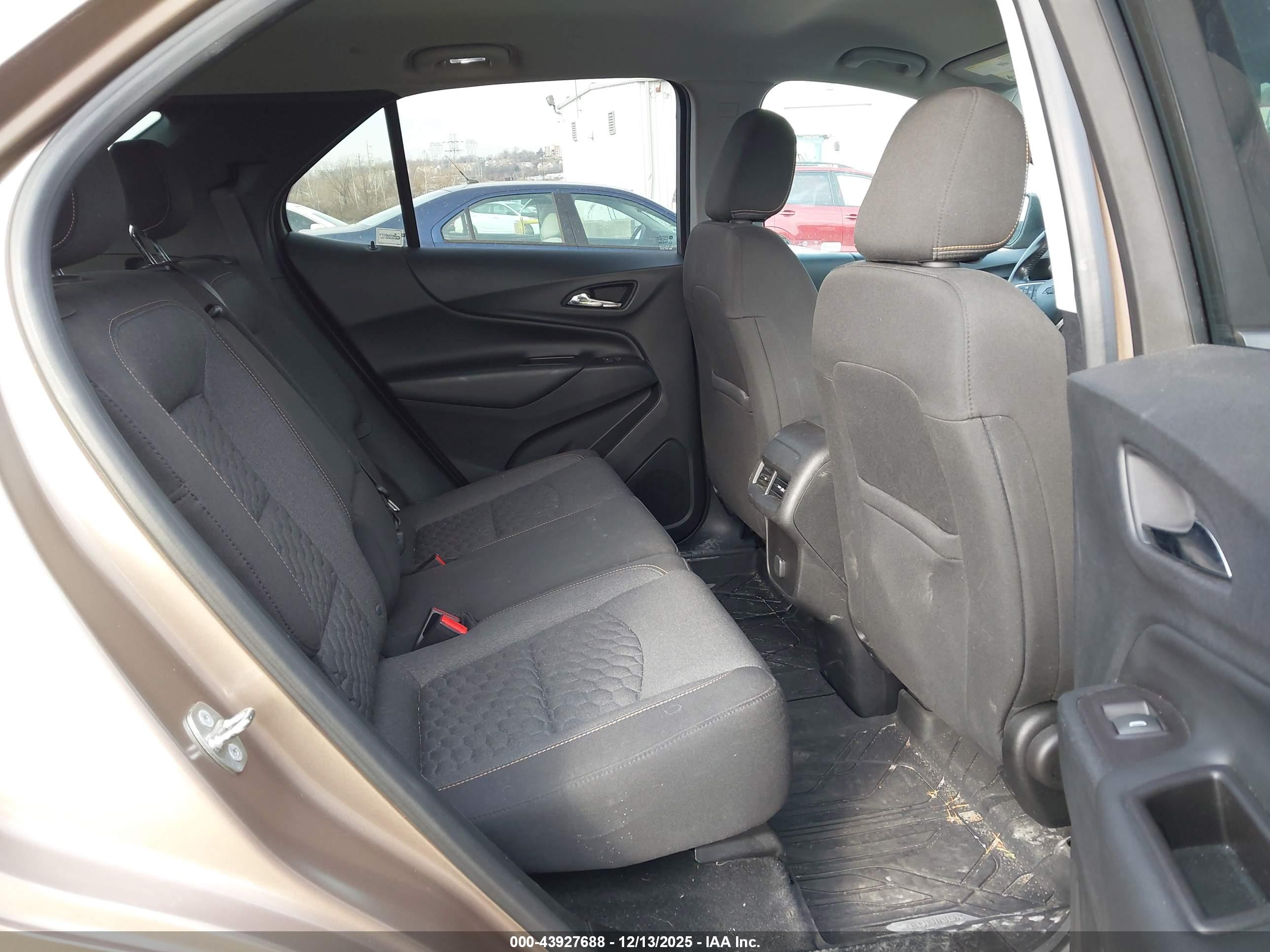 CHEVROLET EQUINOX image 8