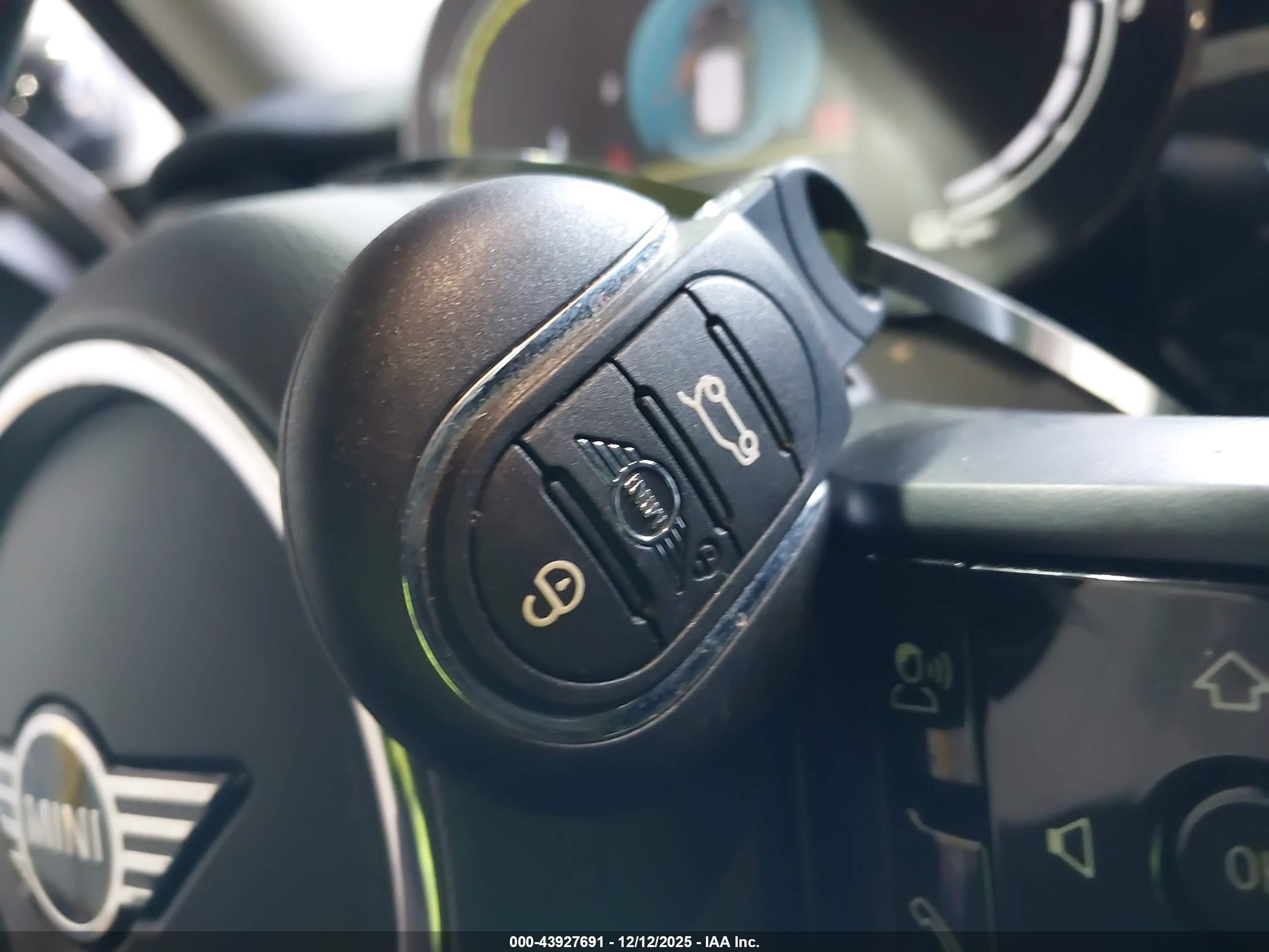 MINI SE image 11