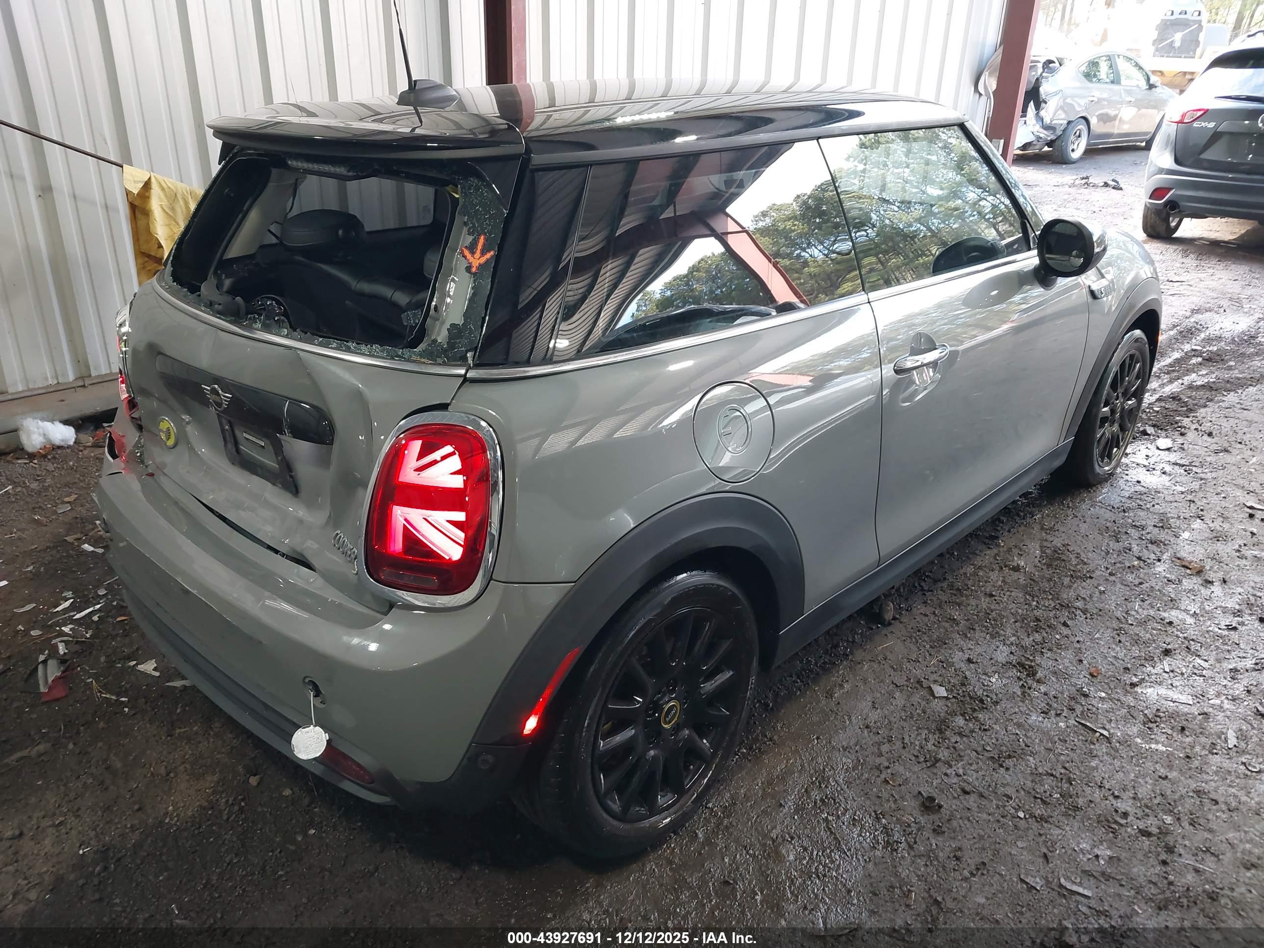 MINI SE image 4