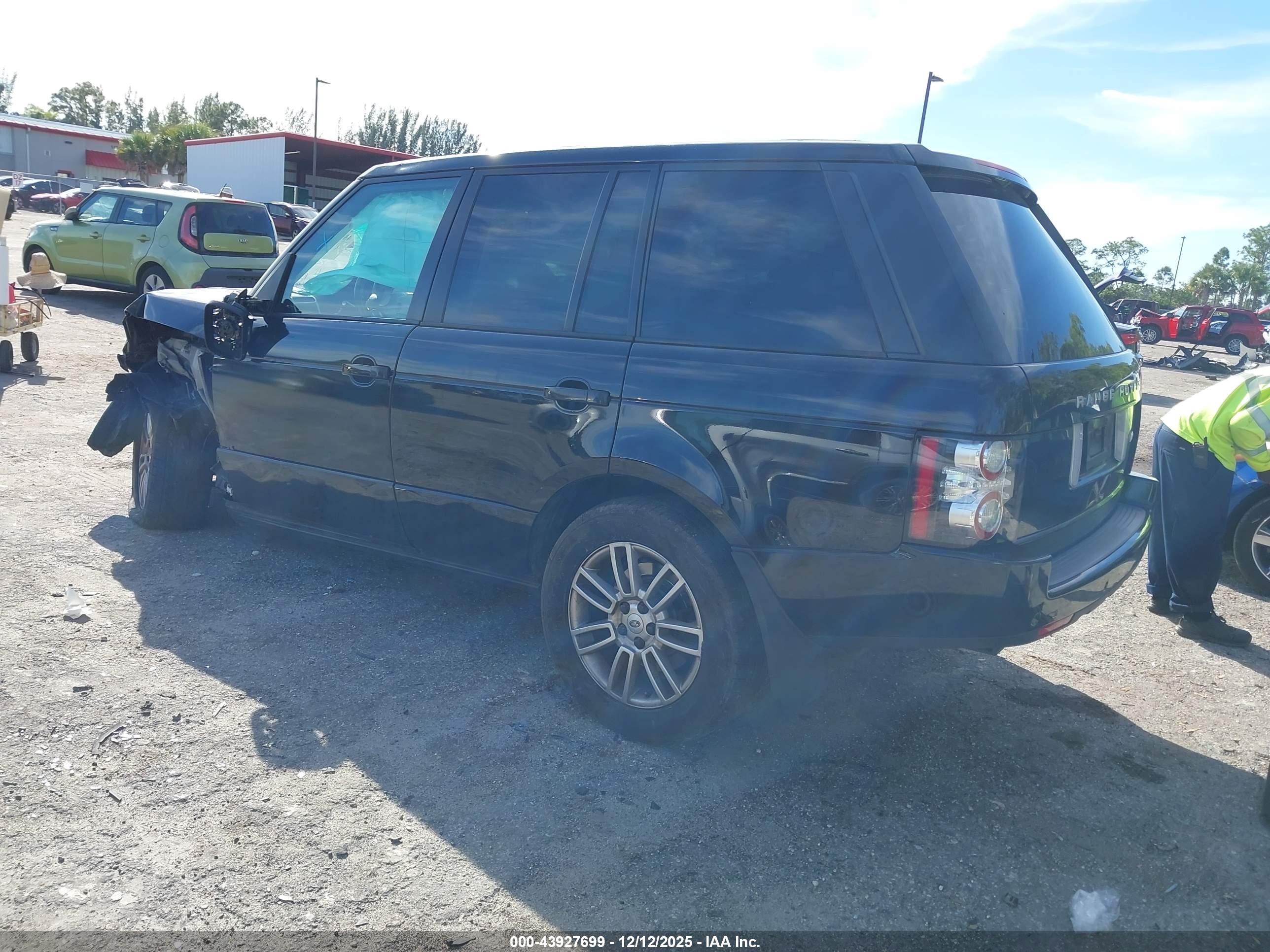 LAND ROVER image 3