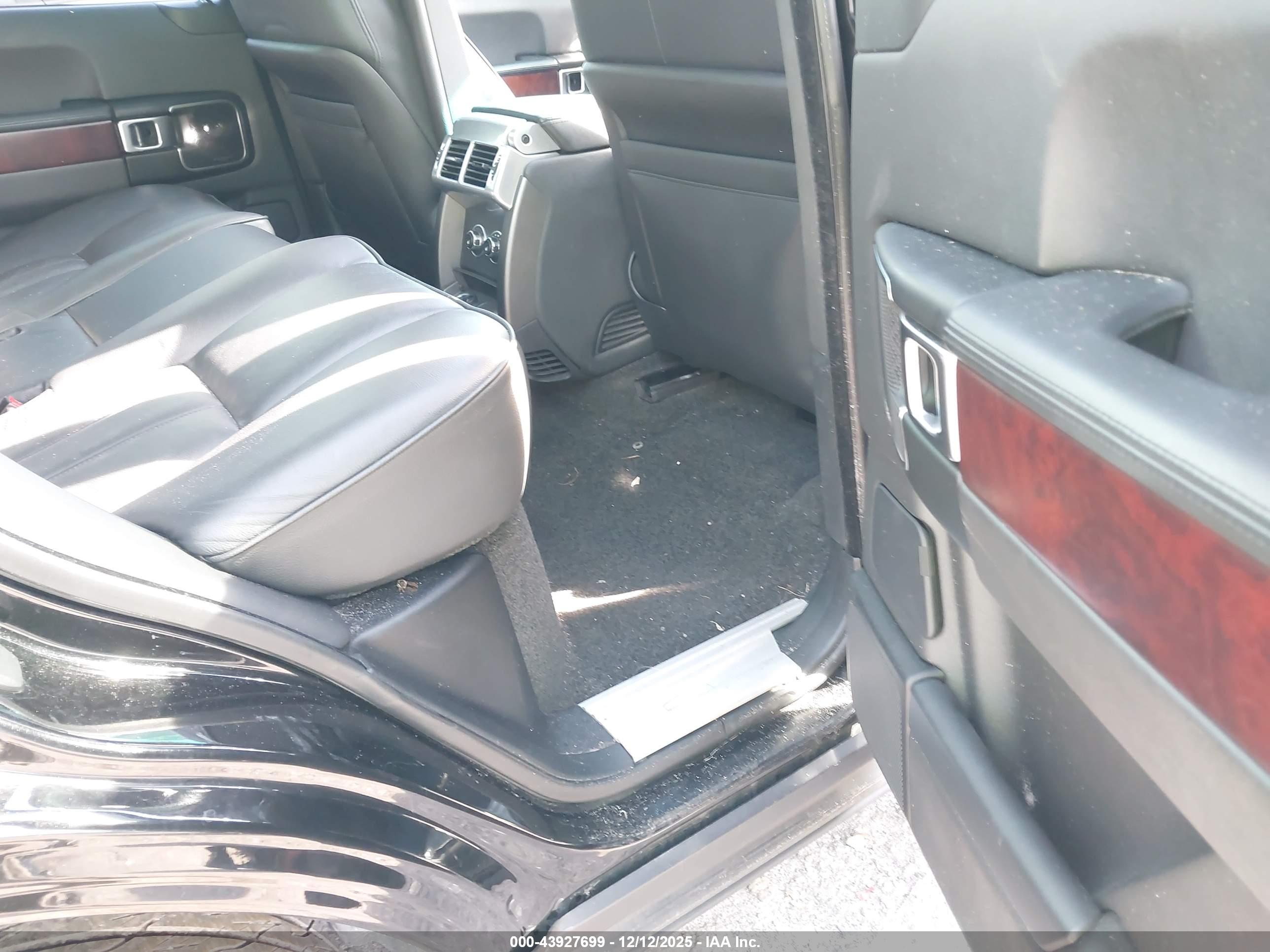LAND ROVER image 8