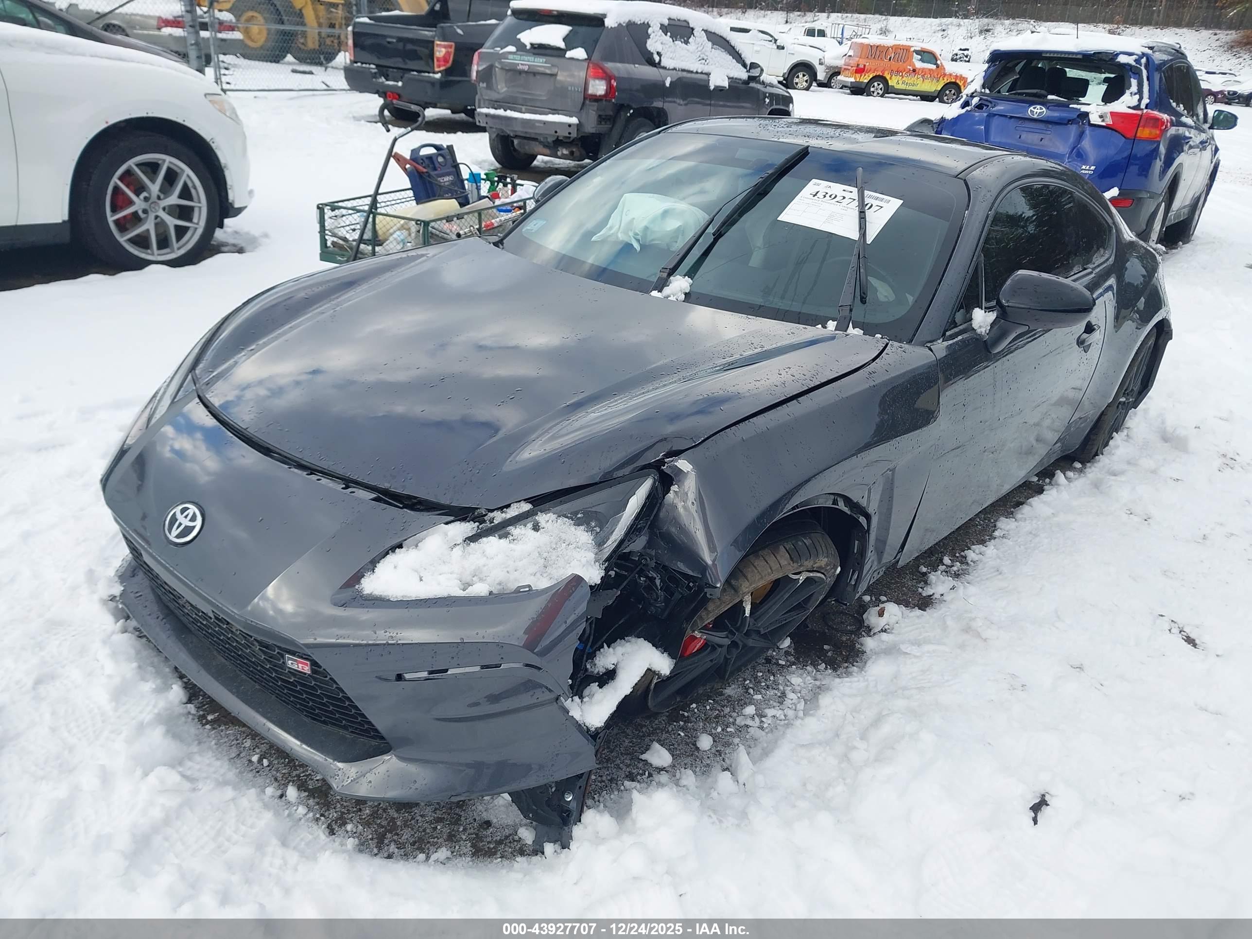 TOYOTA GR86 image 2
