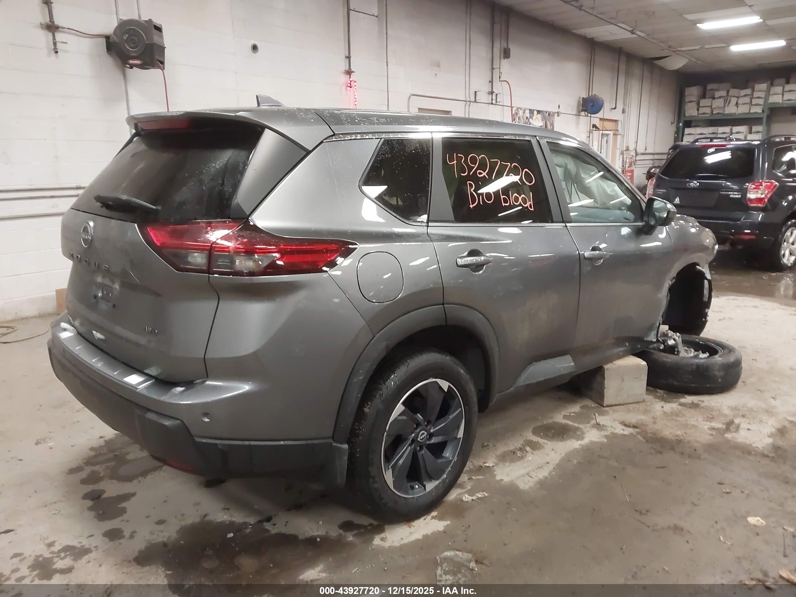 NISSAN ROGUE image 4