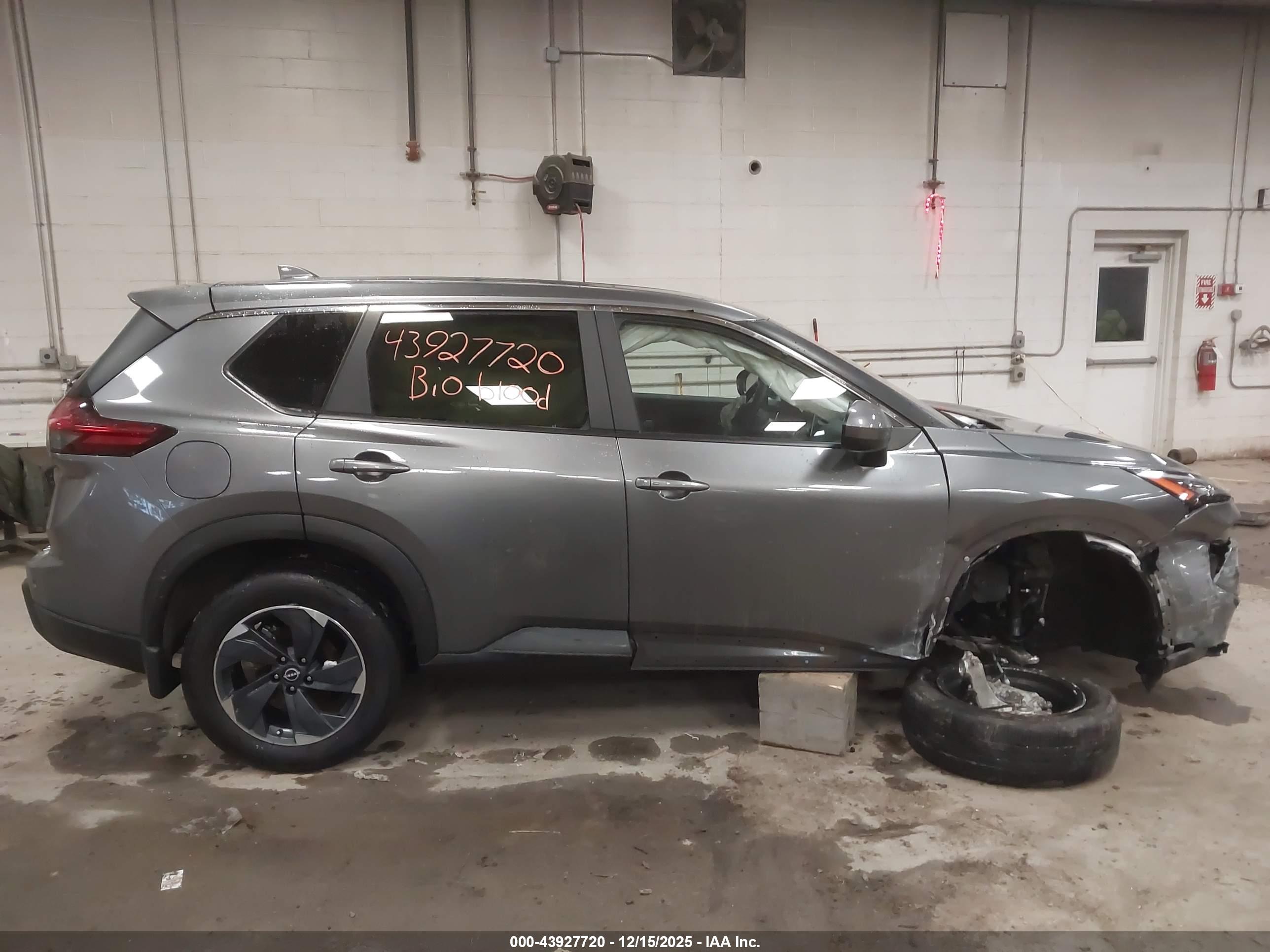 NISSAN ROGUE image 6