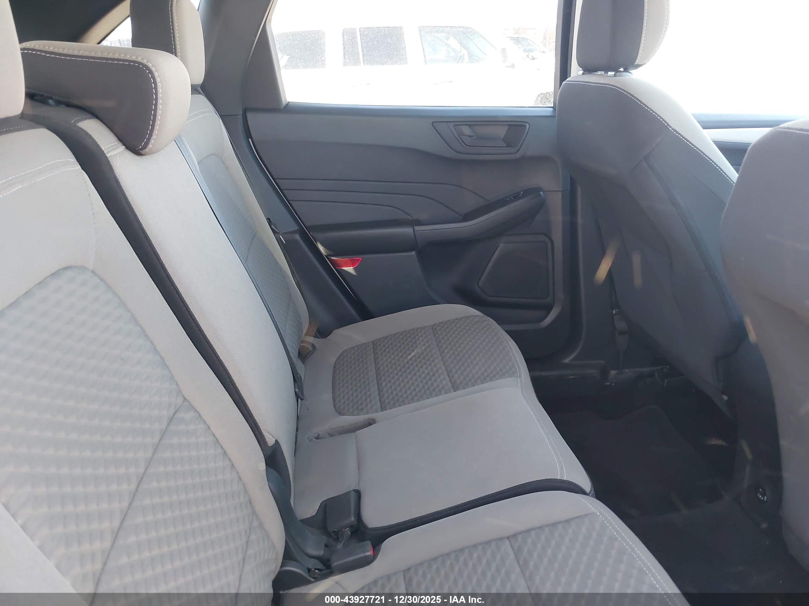FORD ESCAPE image 8