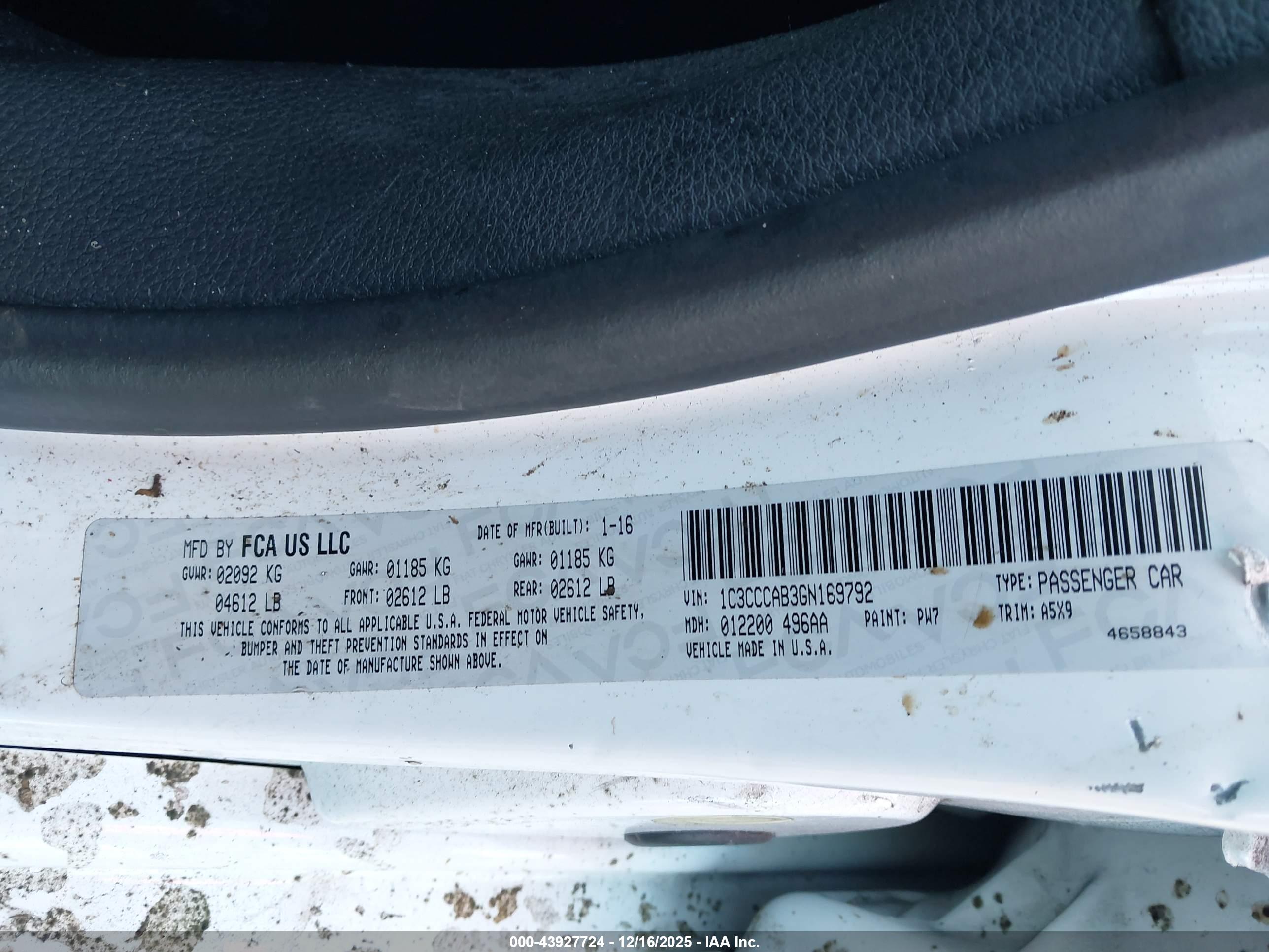 CHRYSLER 200 image 9