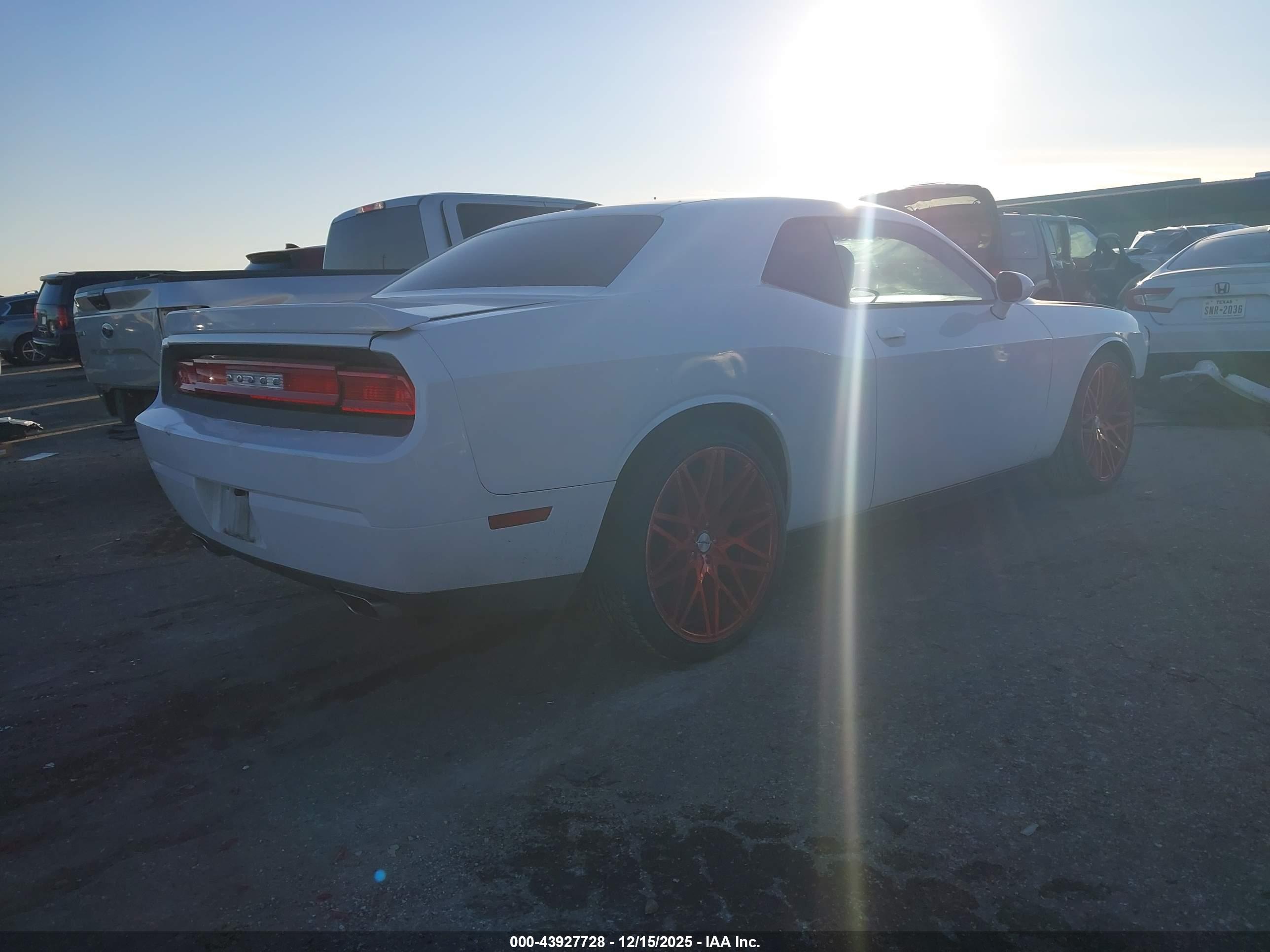 DODGE CHALLENGER image 4