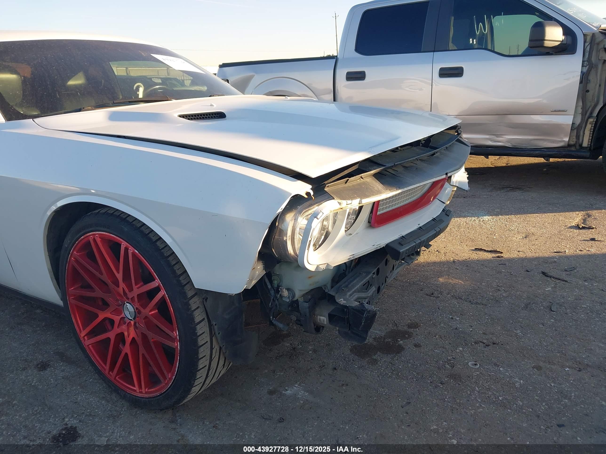 DODGE CHALLENGER image 6