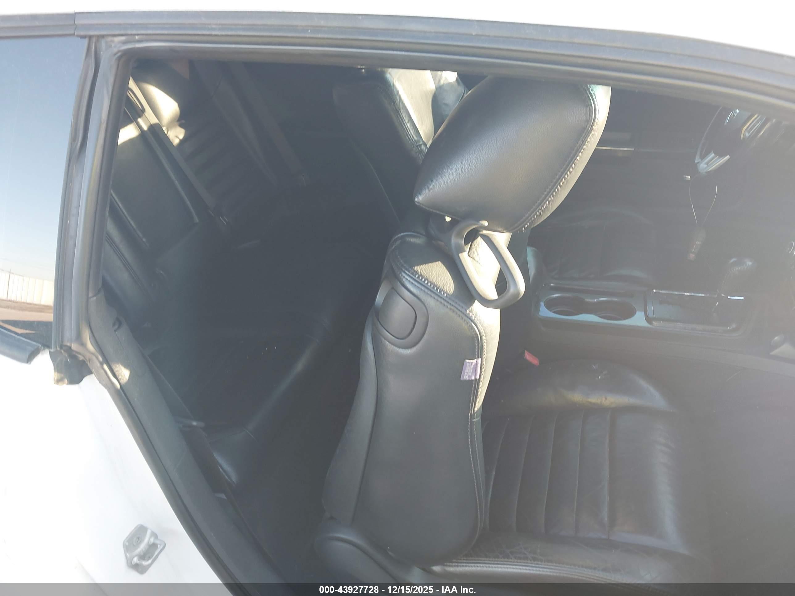 DODGE CHALLENGER image 8