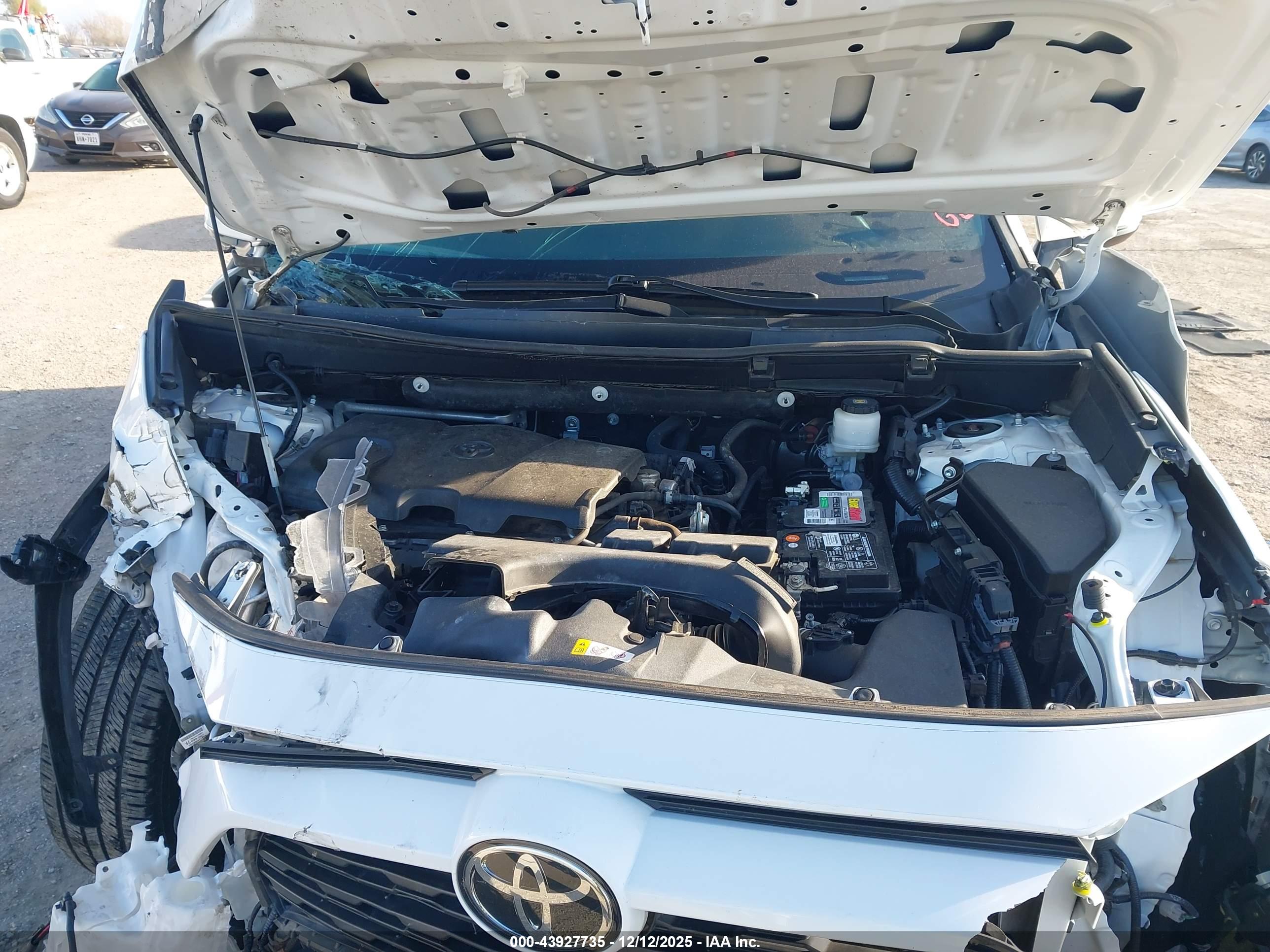 TOYOTA RAV4 image 10