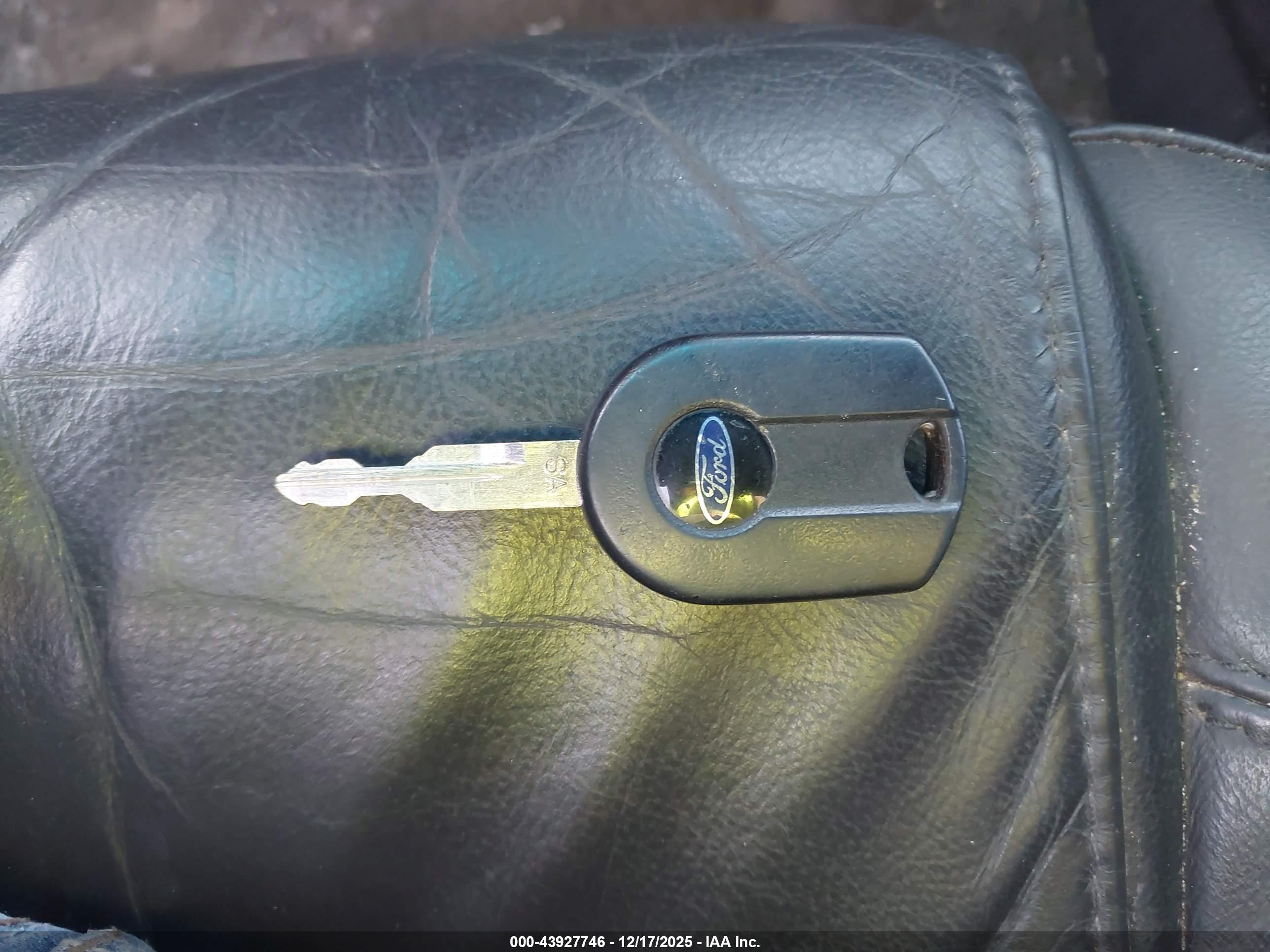FORD EXPLORER image 11
