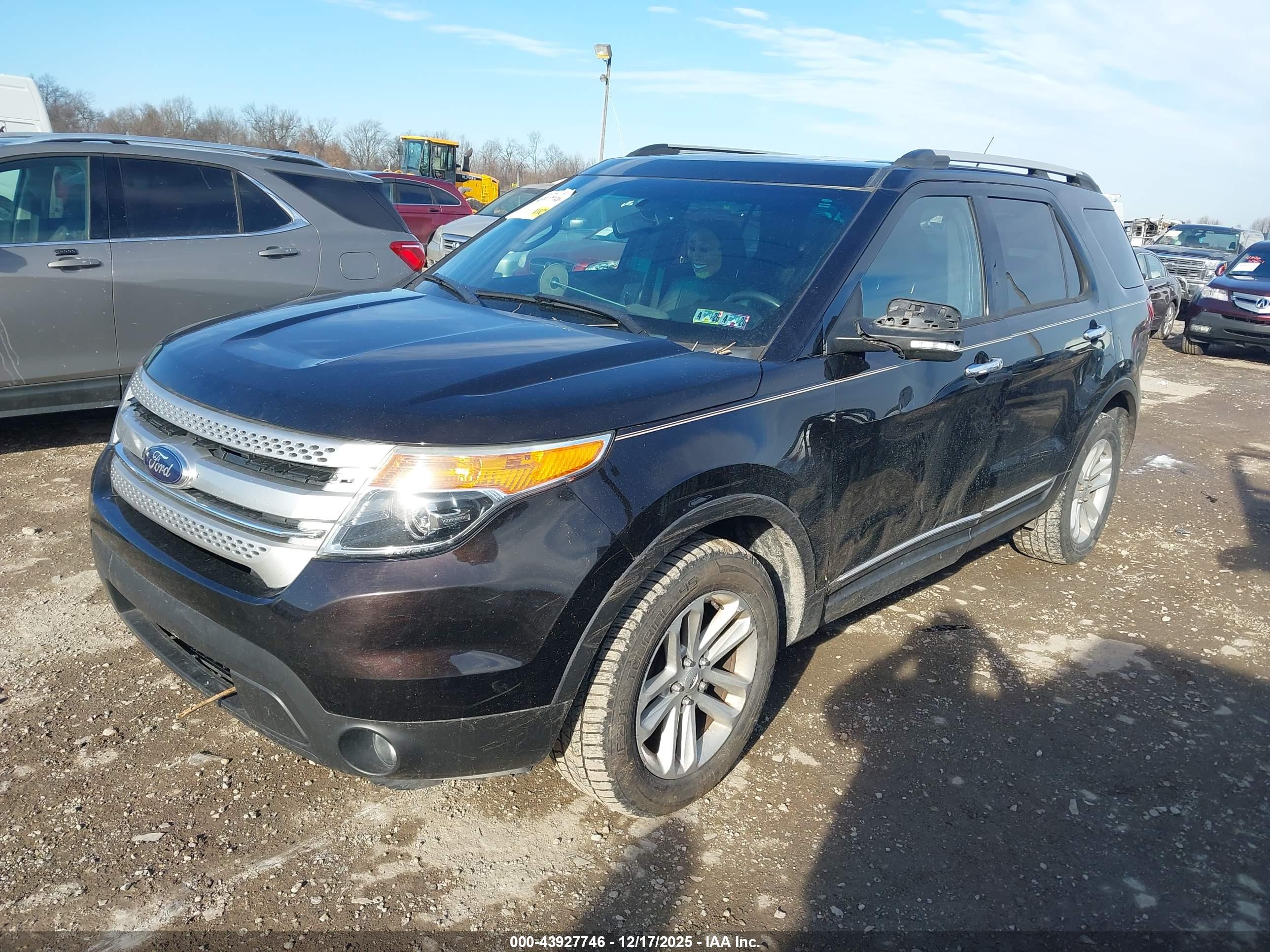 FORD EXPLORER image 2