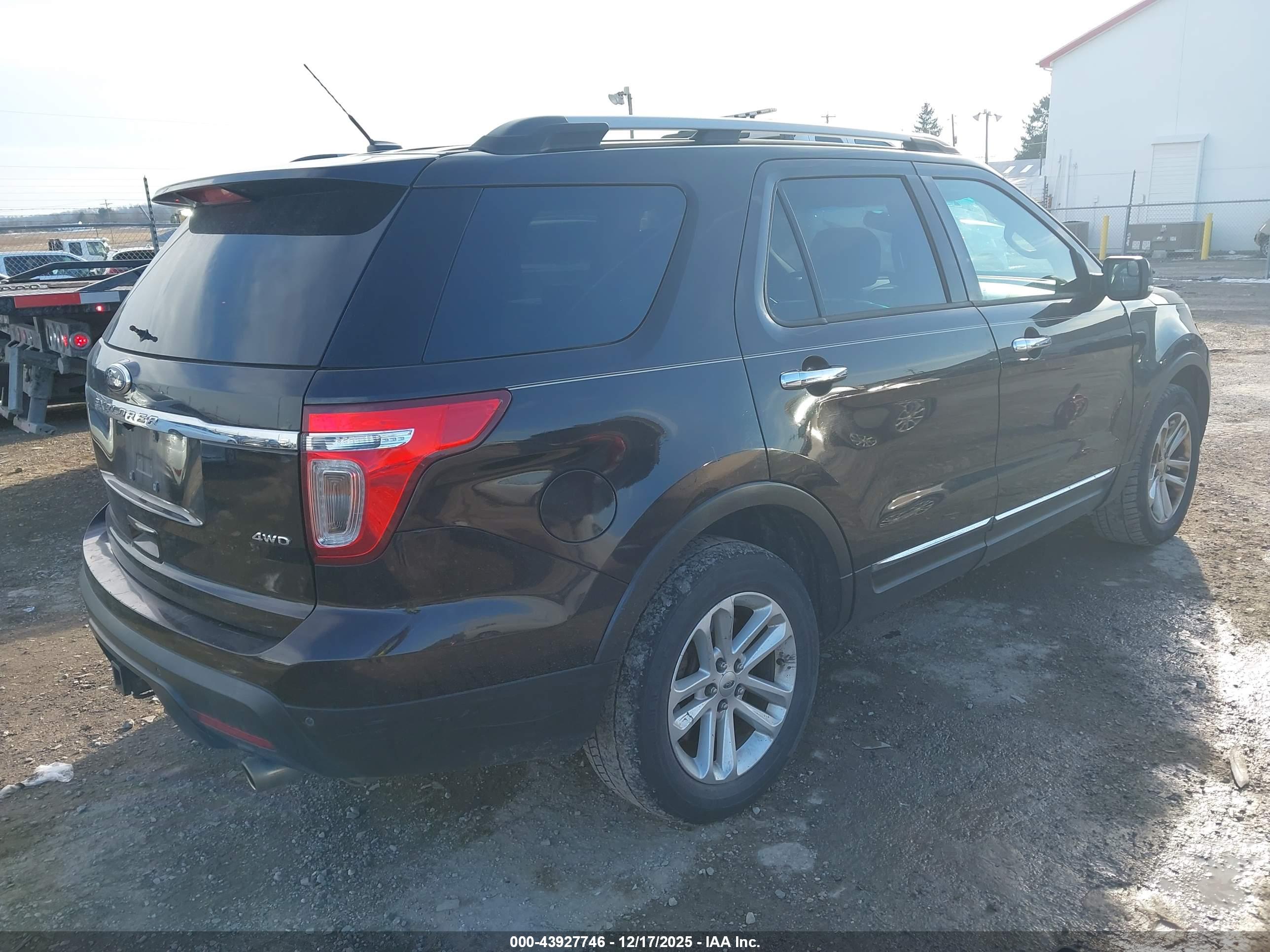 FORD EXPLORER image 4