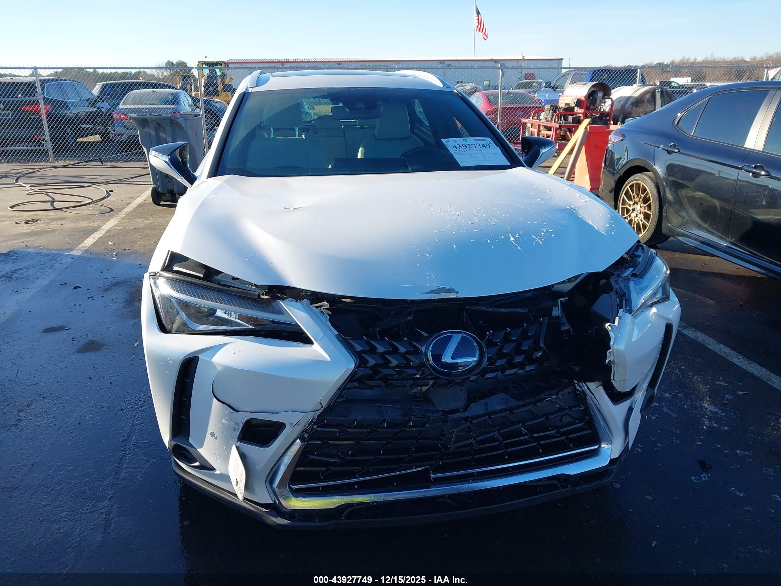 LEXUS UX image 6