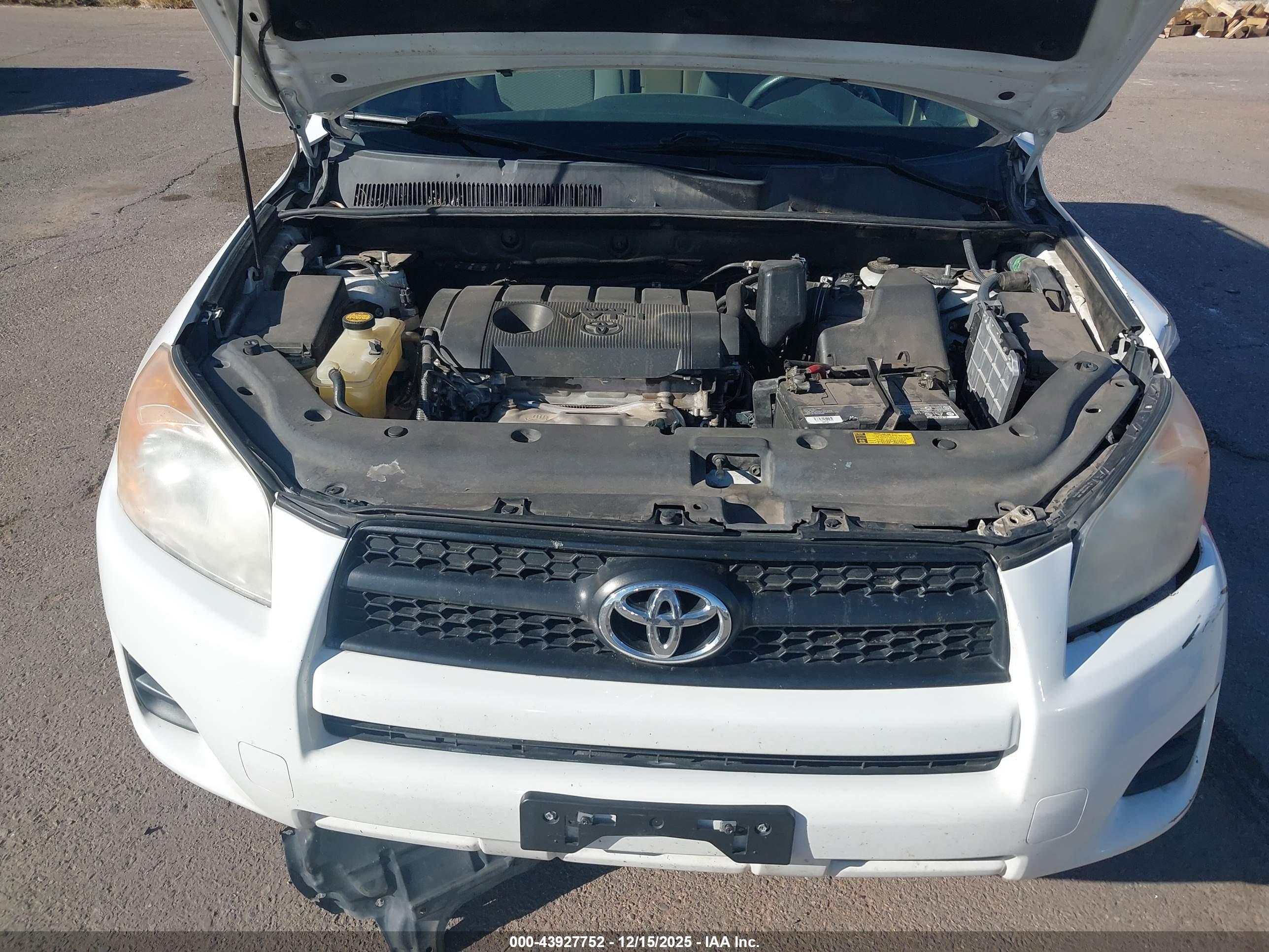 TOYOTA RAV4 image 10