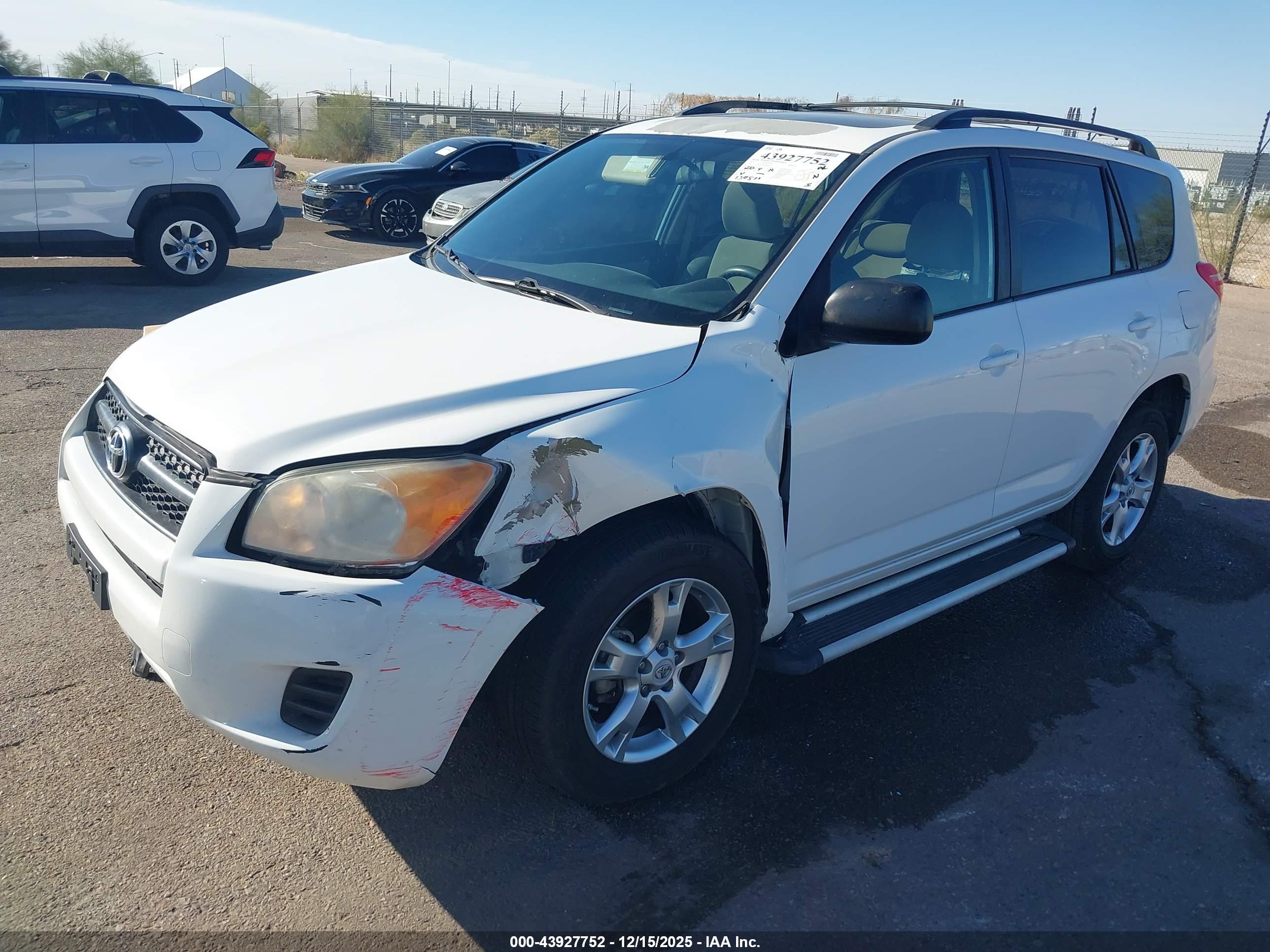 TOYOTA RAV4 image 2