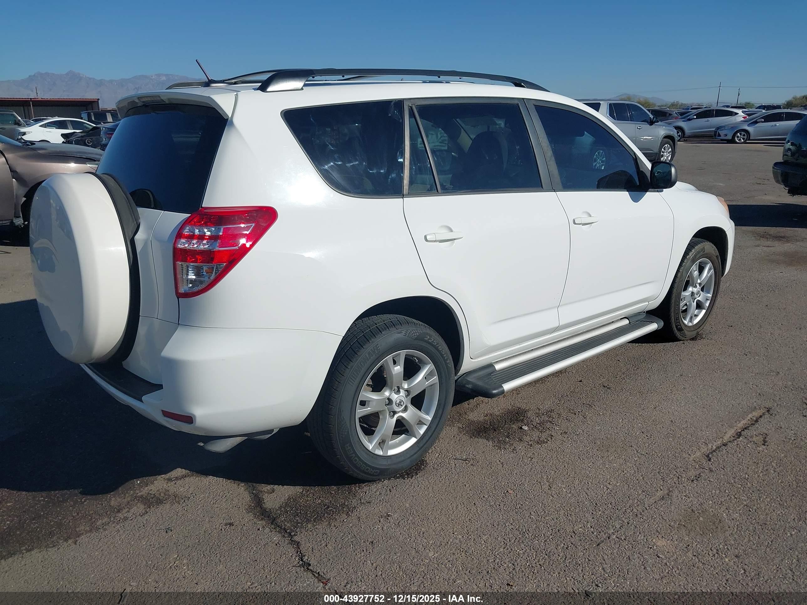 TOYOTA RAV4 image 4