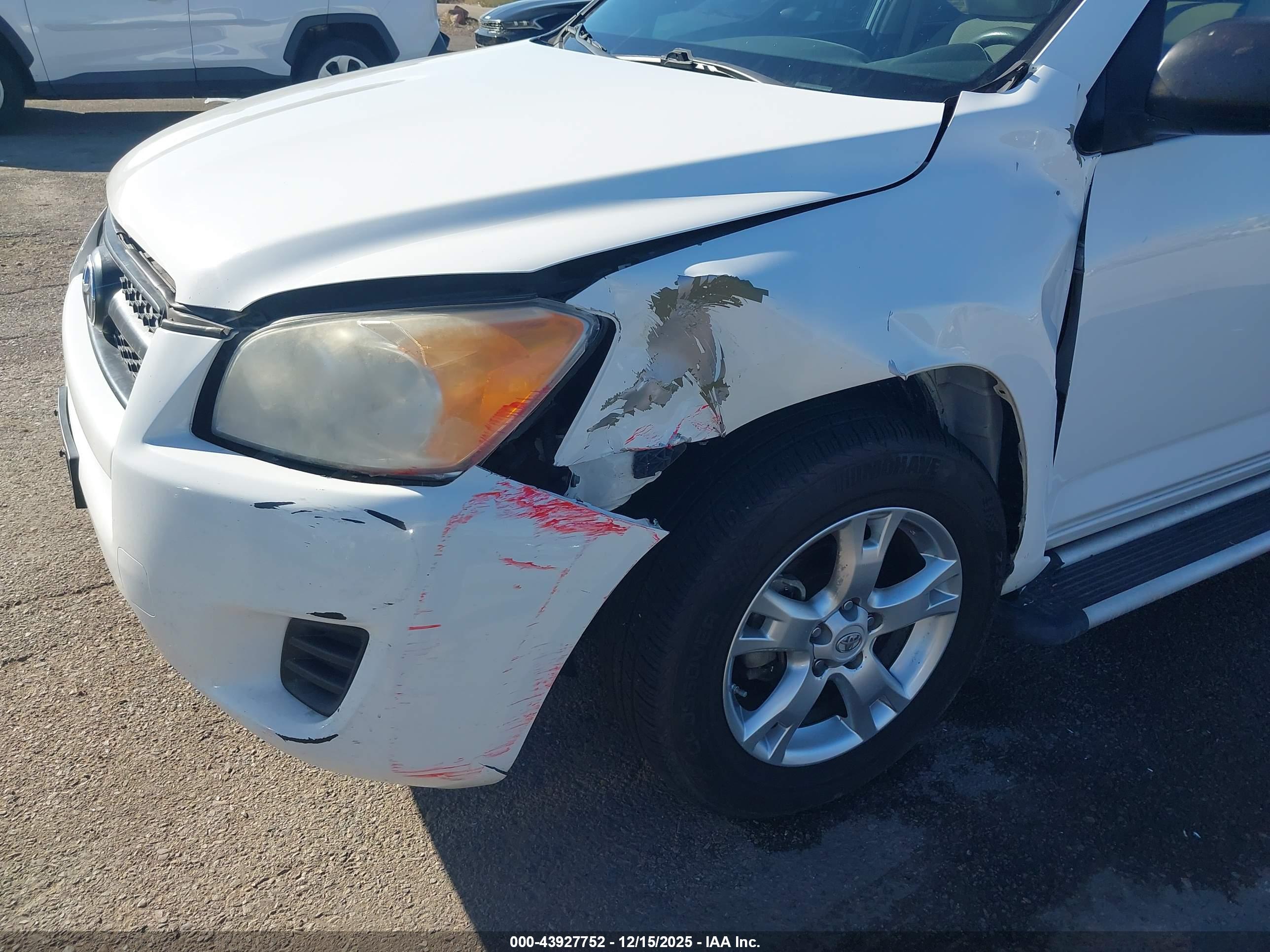 TOYOTA RAV4 image 6