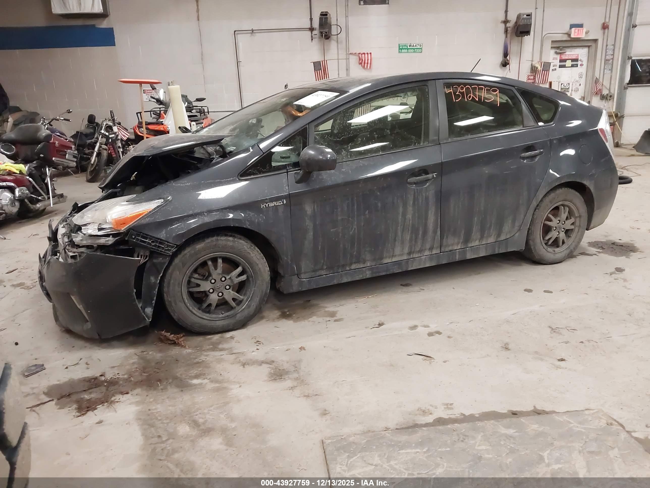 TOYOTA PRIUS image 2