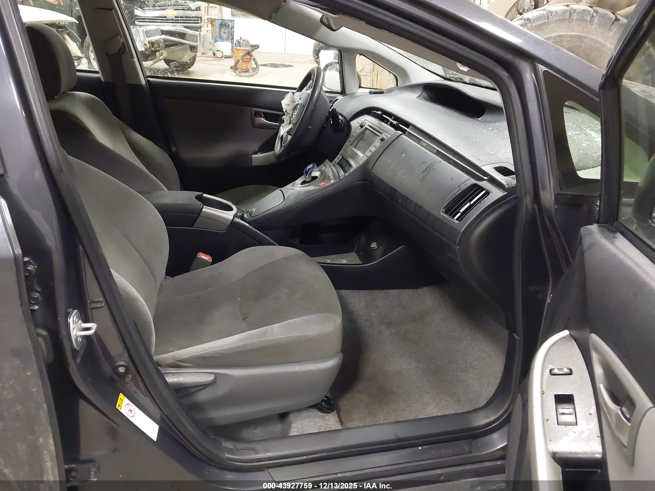 TOYOTA PRIUS image 5