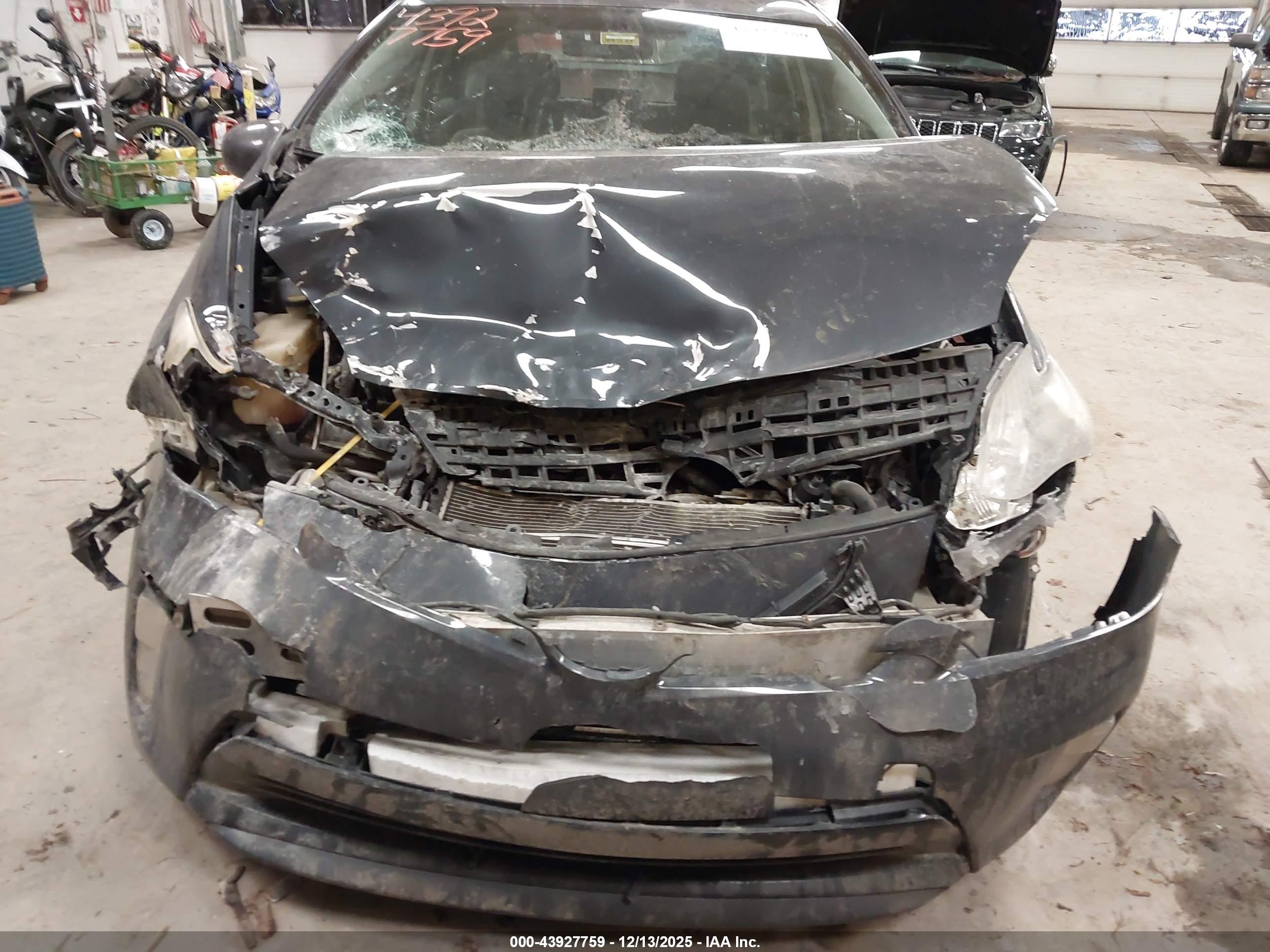 TOYOTA PRIUS image 6