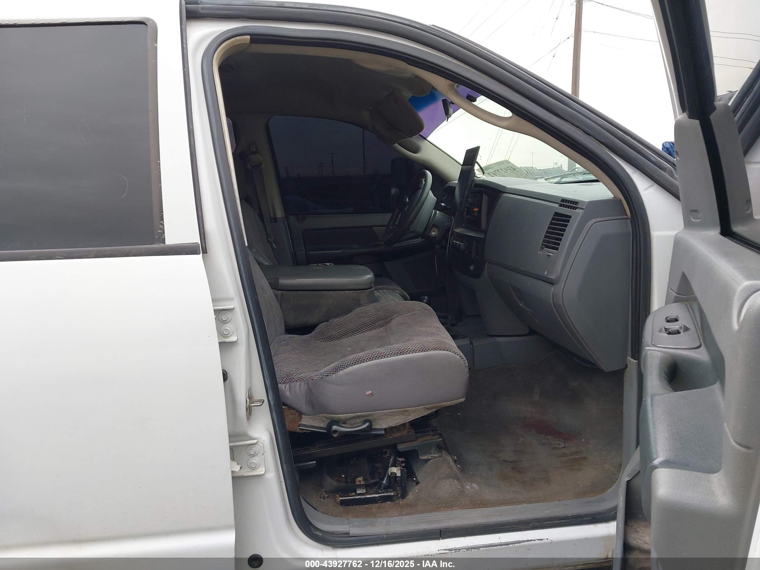 DODGE RAM image 5