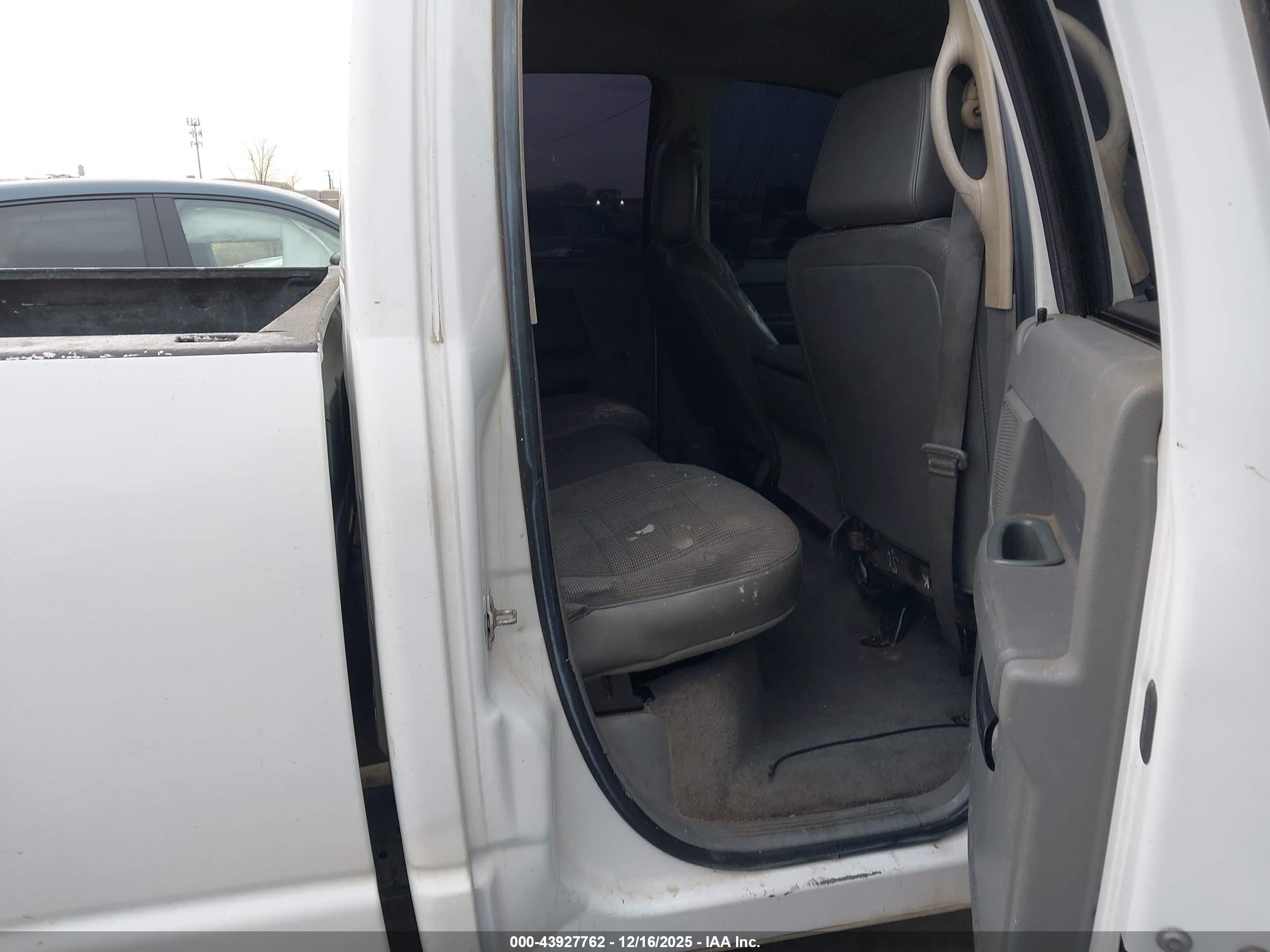 DODGE RAM image 8
