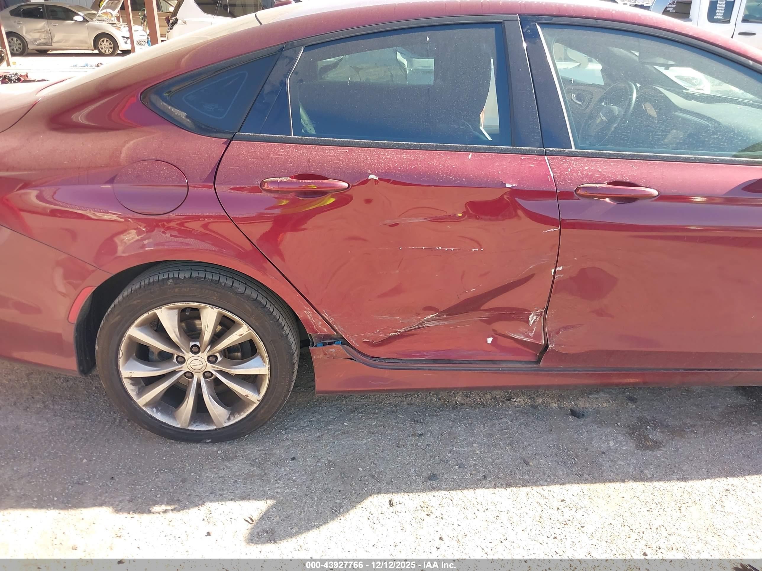 CHRYSLER 200 image 6