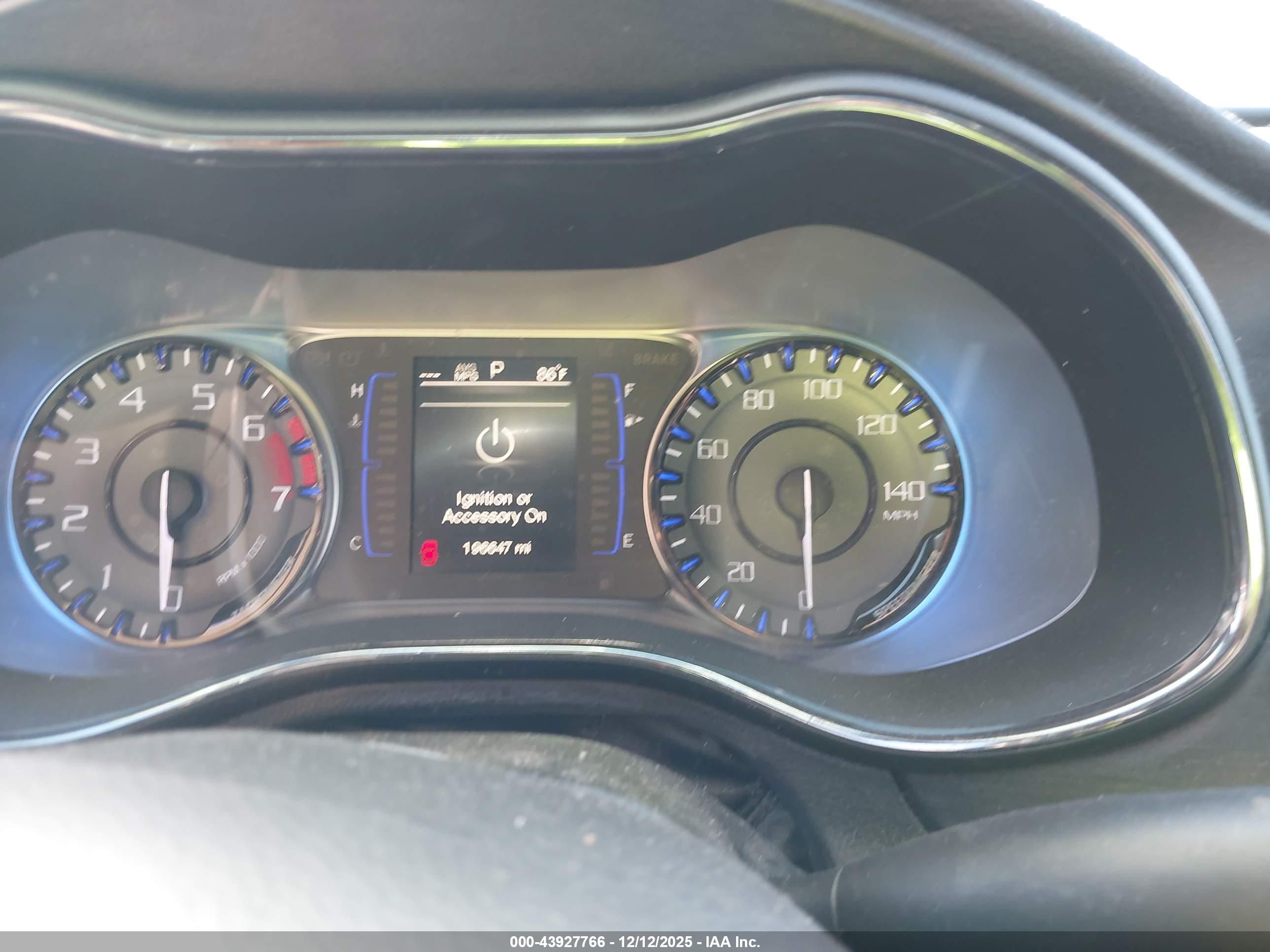 CHRYSLER 200 image 7