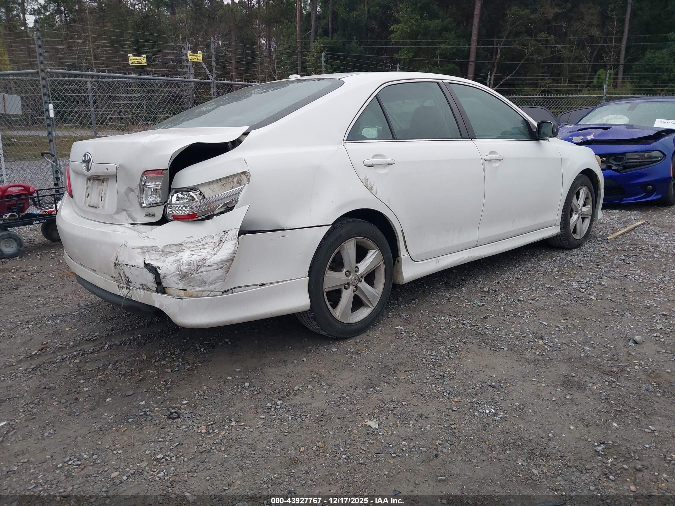 TOYOTA CAMRY image 4