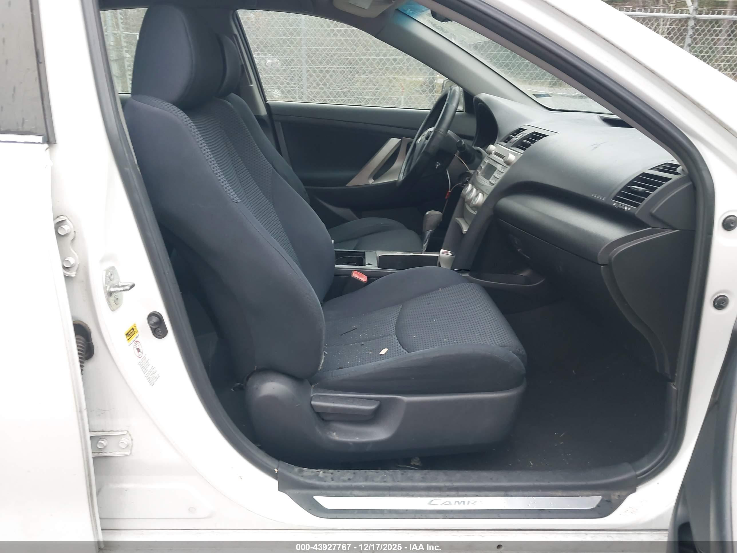 TOYOTA CAMRY image 5