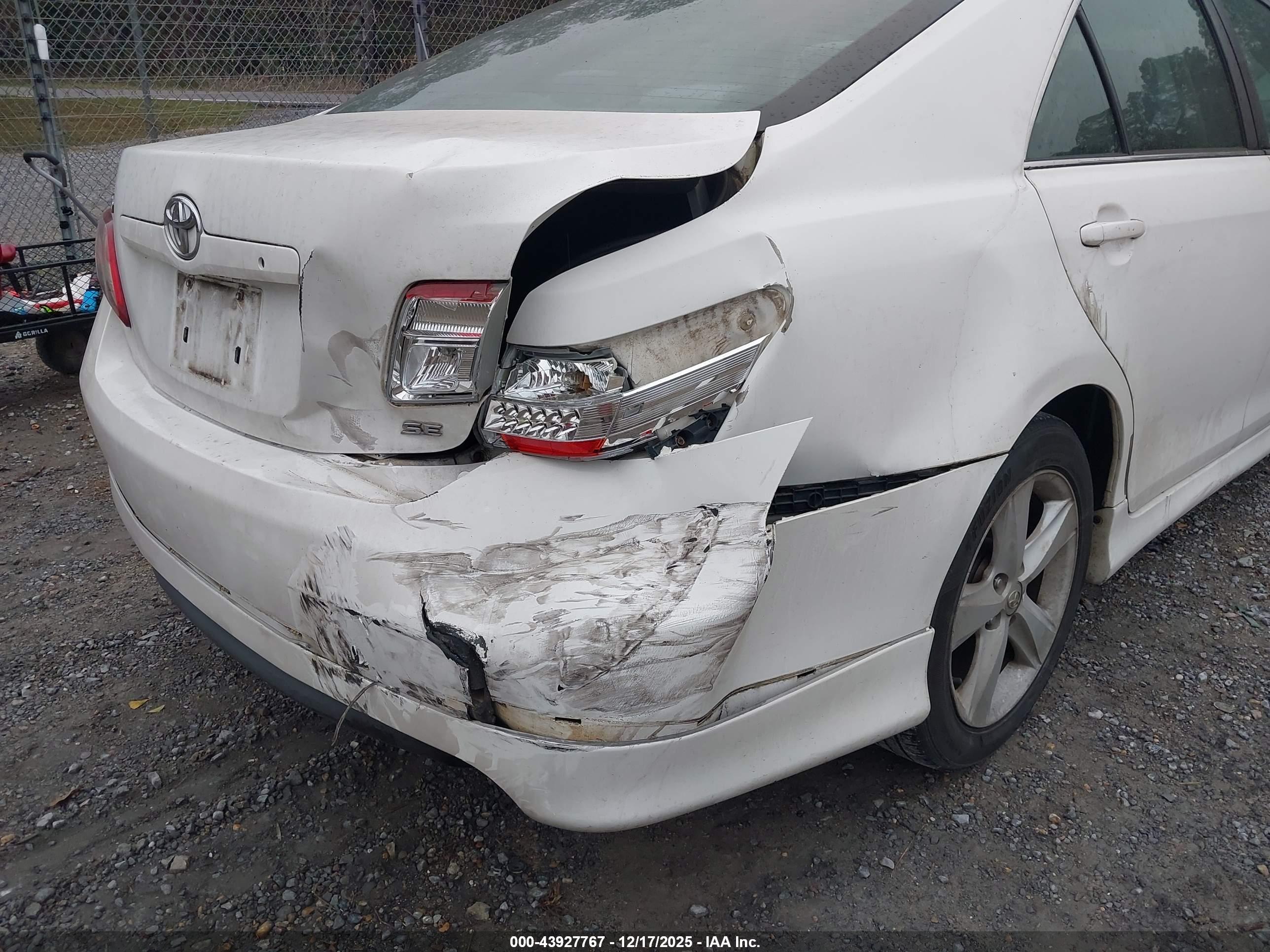 TOYOTA CAMRY image 6