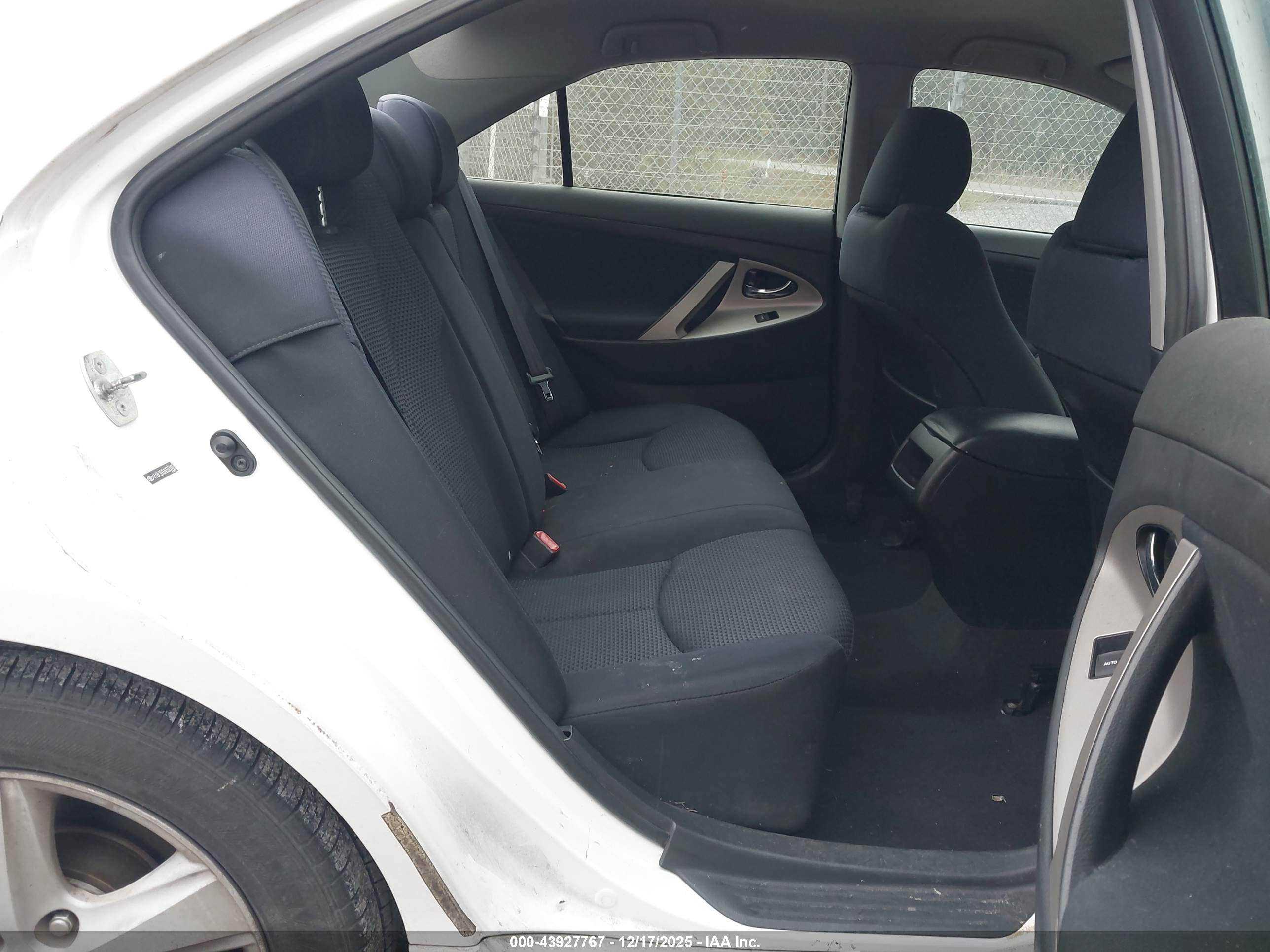 TOYOTA CAMRY image 8